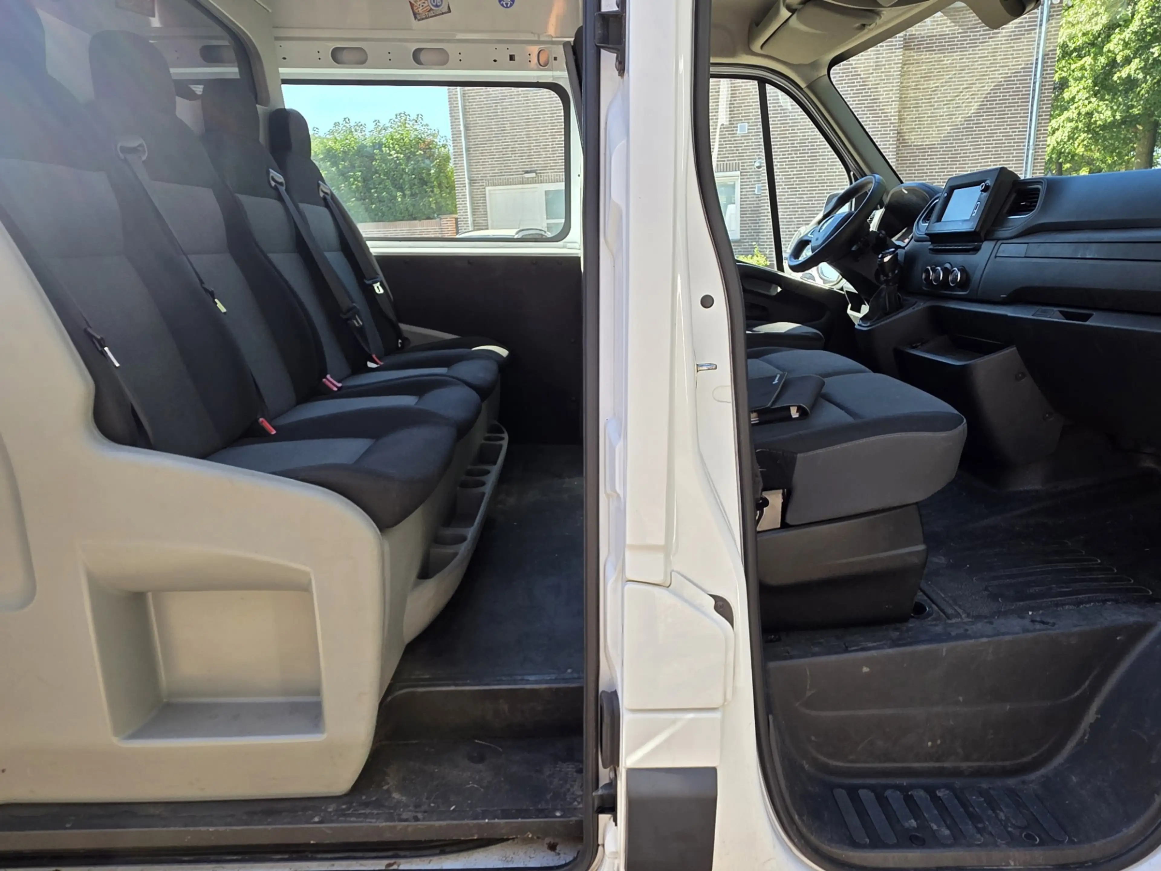 Renault Master T35 2.3 dCi 150 L2H2 DC Energy — photo 9