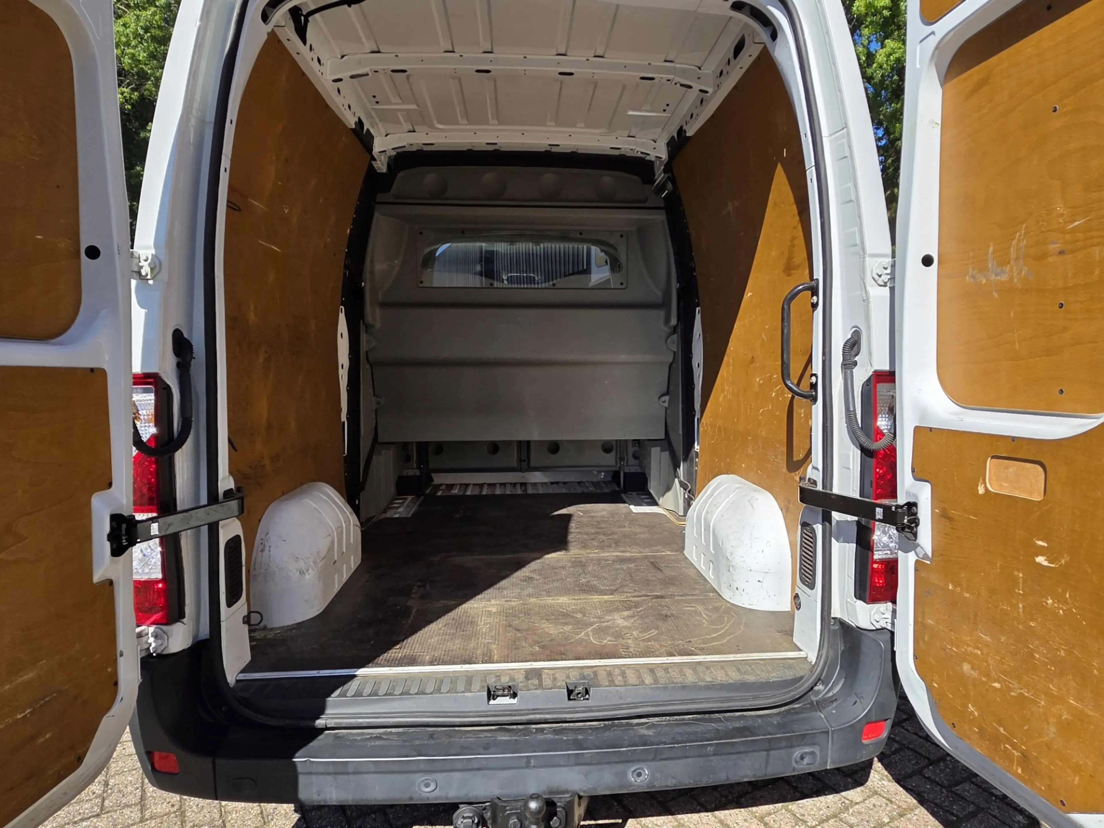Renault Master T35 2.3 dCi 150 L2H2 DC Energy — photo 8