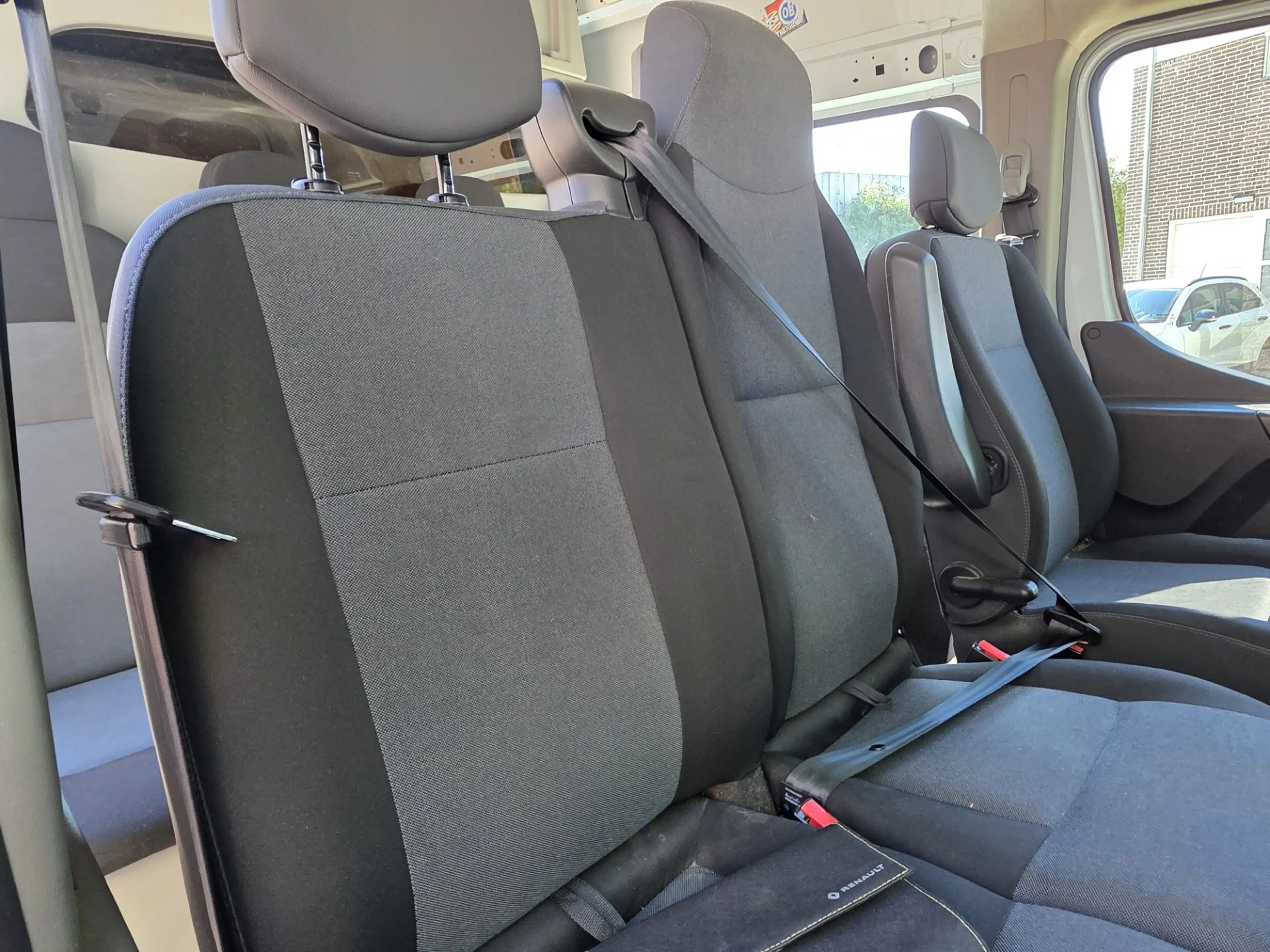 Renault Master T35 2.3 dCi 150 L2H2 DC Energy — photo 11