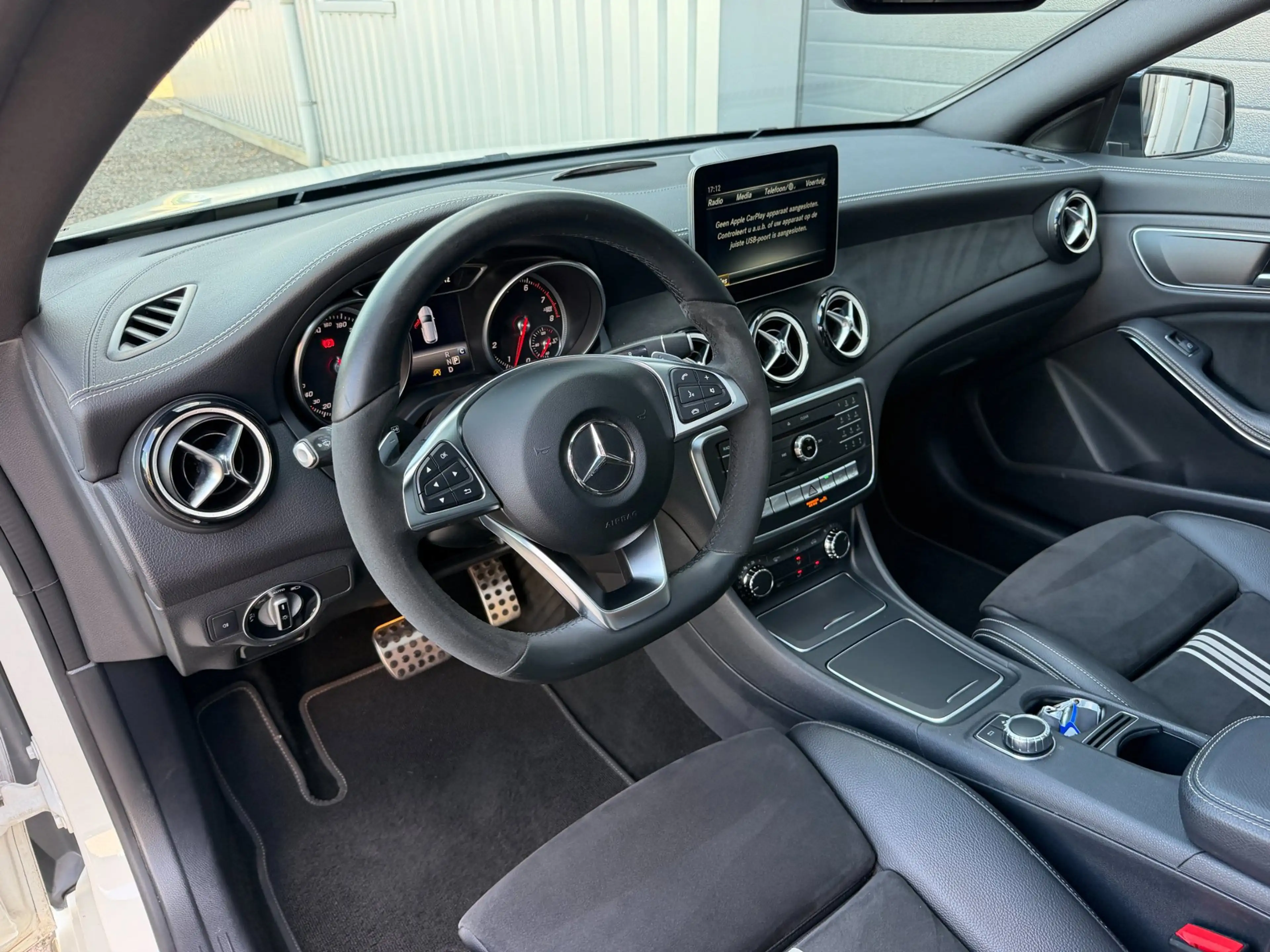 Mercedes-Benz CLA 200 Shooting Brake Prestige|AMG|PANO|TREKHAAK|EDITION — photo 10