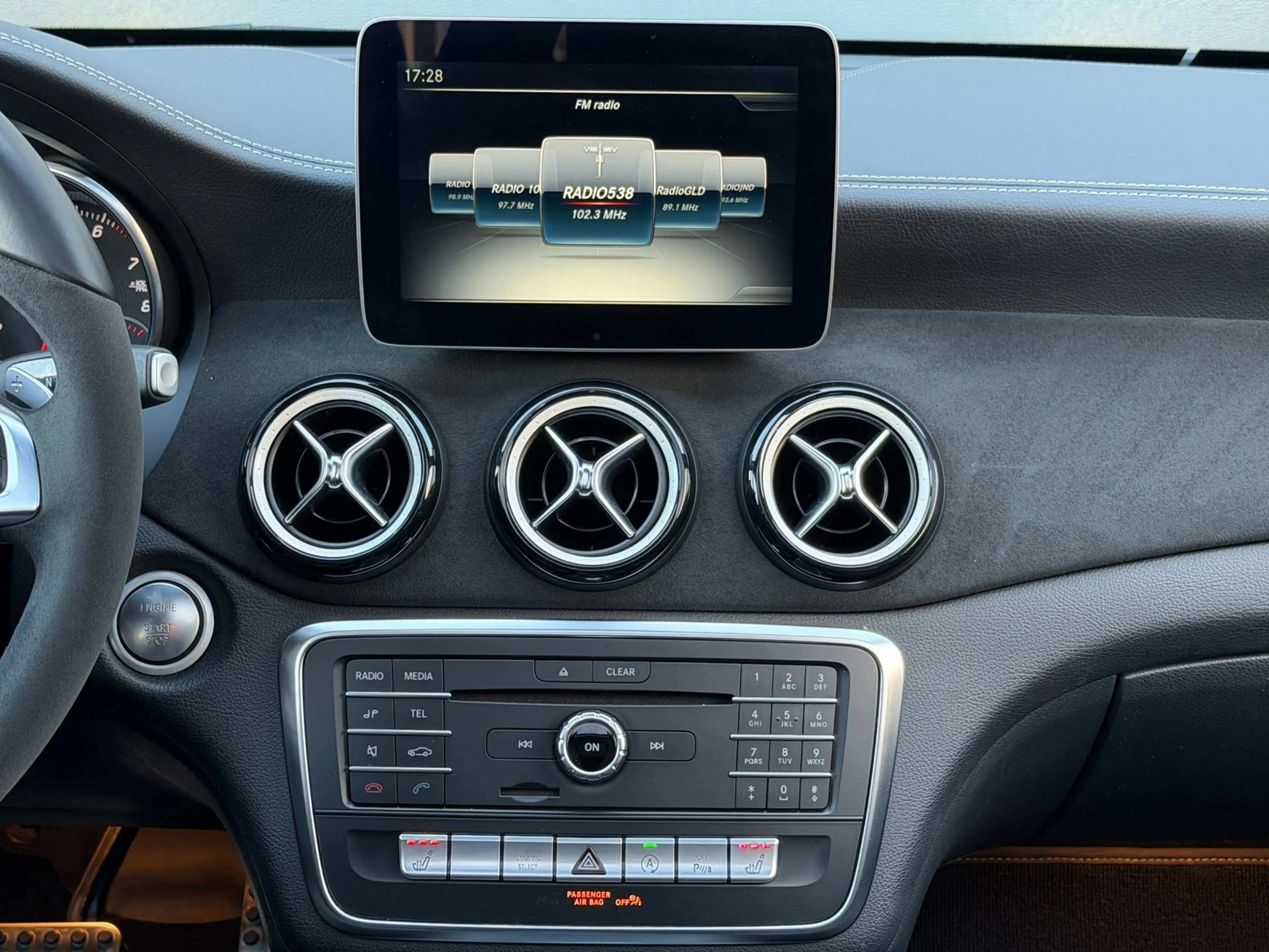 Mercedes-Benz CLA 200 Shooting Brake Prestige|AMG|PANO|TREKHAAK|EDITION — photo 12