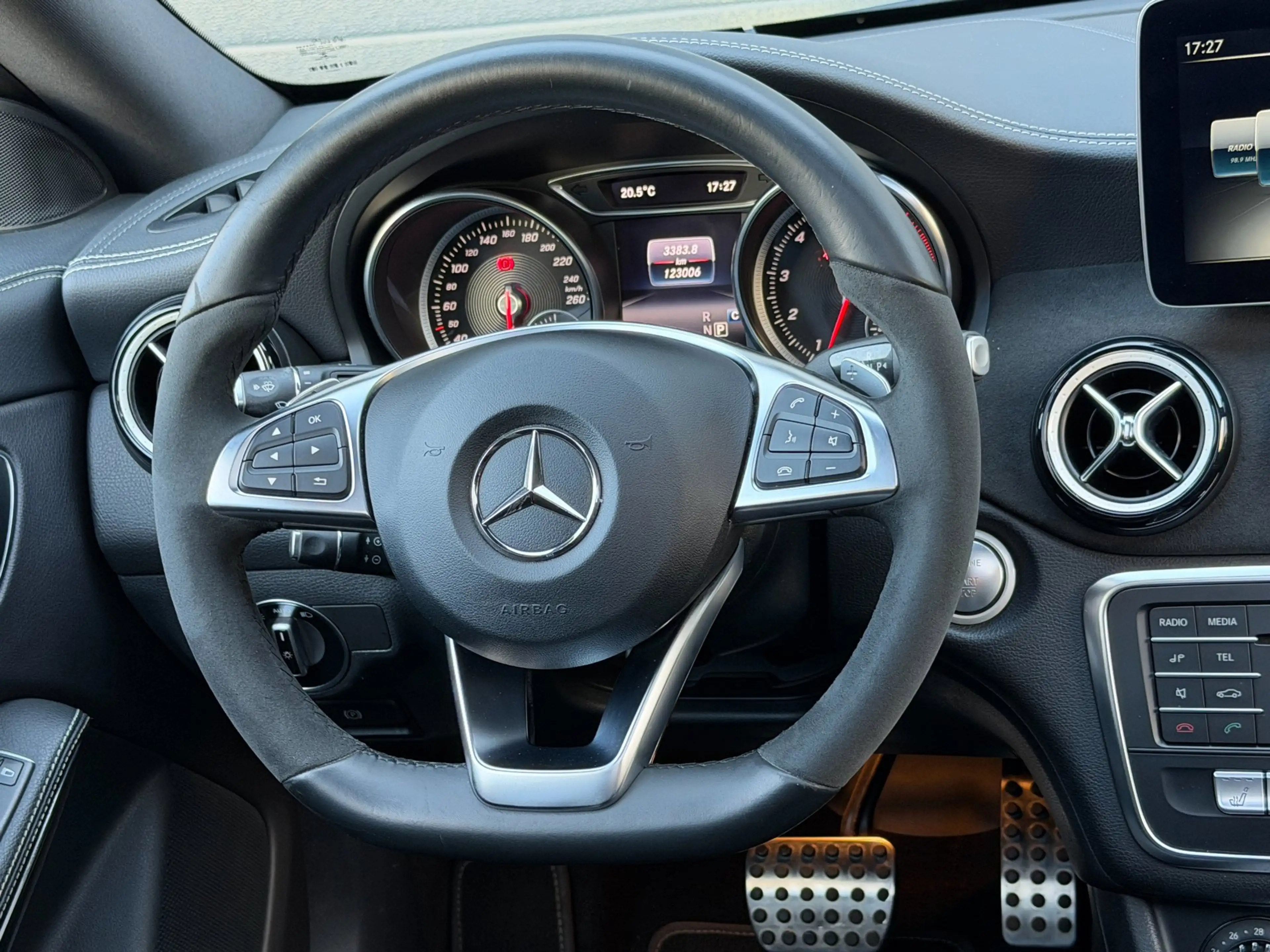 Mercedes-Benz CLA 200 Shooting Brake Prestige|AMG|PANO|TREKHAAK|EDITION — photo 9