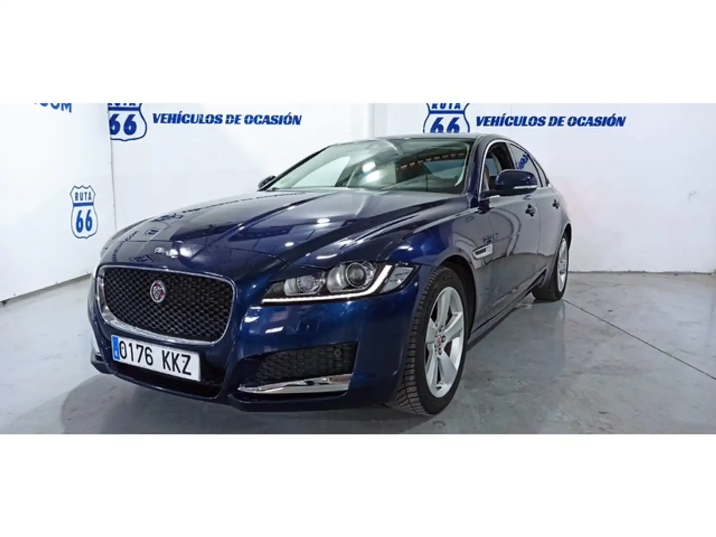Jaguar XF 2.0i4D Portfolio 180 Blau - 2