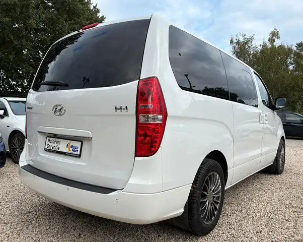 Hyundai H-1 view 4