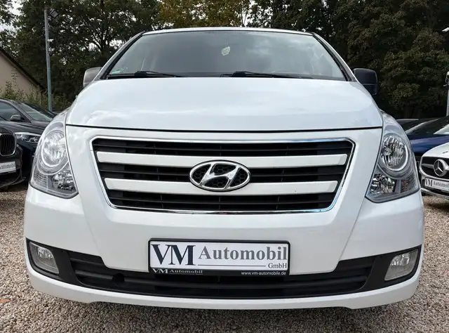 Hyundai H-1 view 2