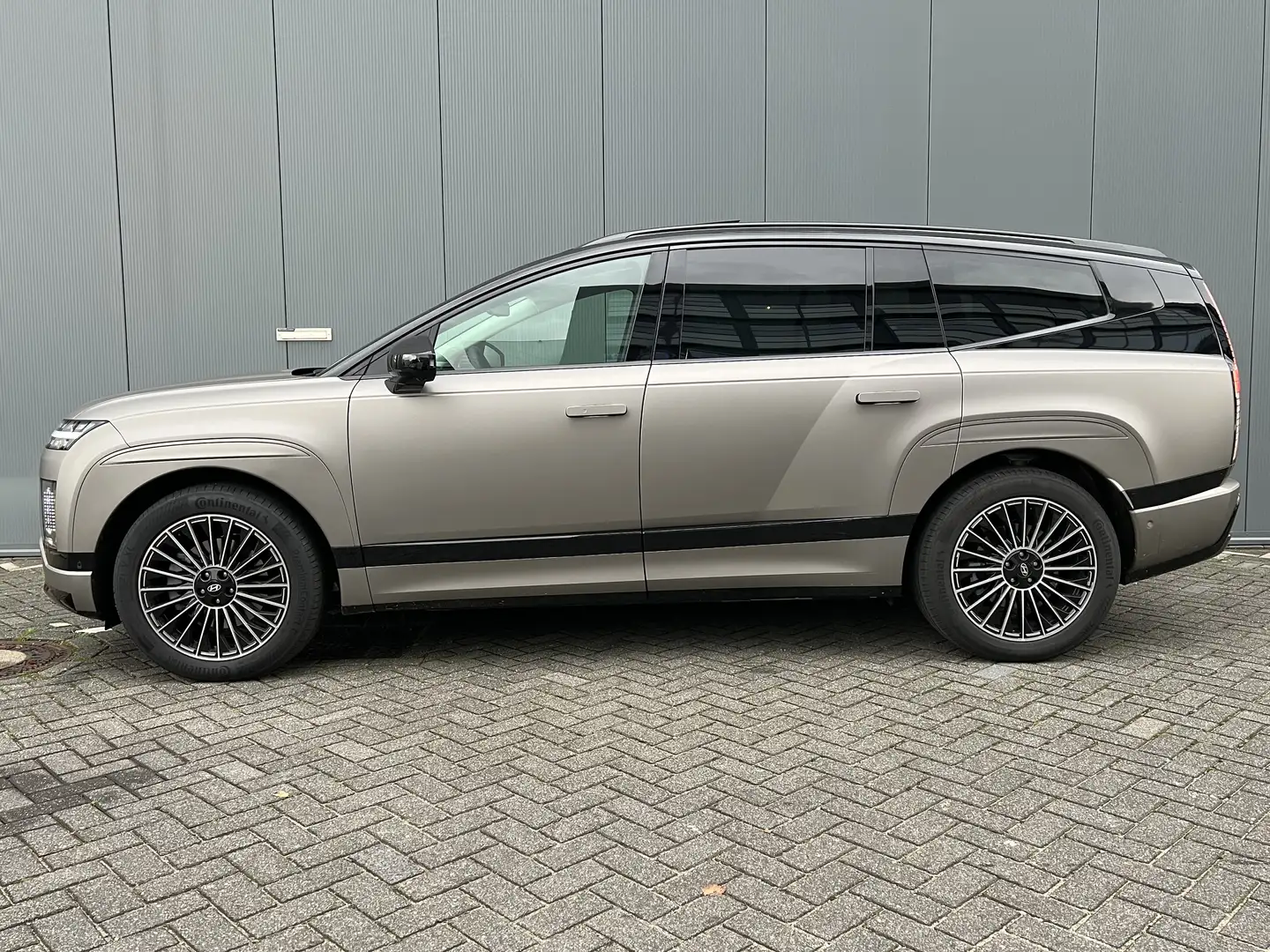 Hyundai IONIQ 9 Lounge AWD+ 7p. 110.3 kWh 429pk | Unieke Two Tone Černá - 2