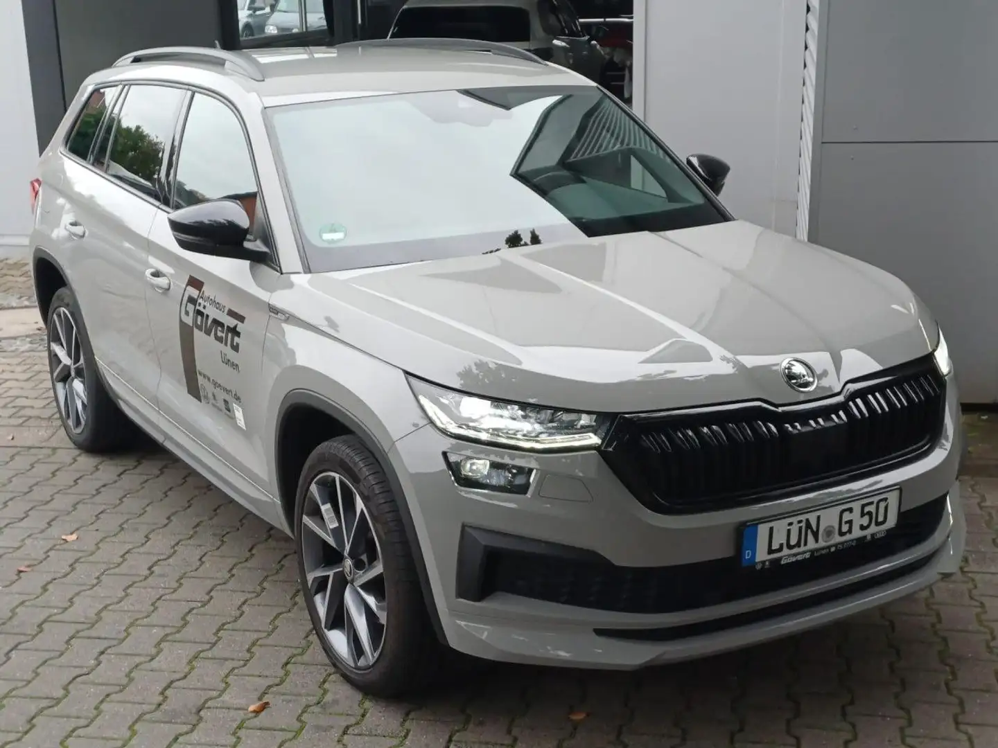 Skoda Kodiaq 2.0 TSI 4x4 Sportline Kamera Navi AHK LED Grijs - 2
