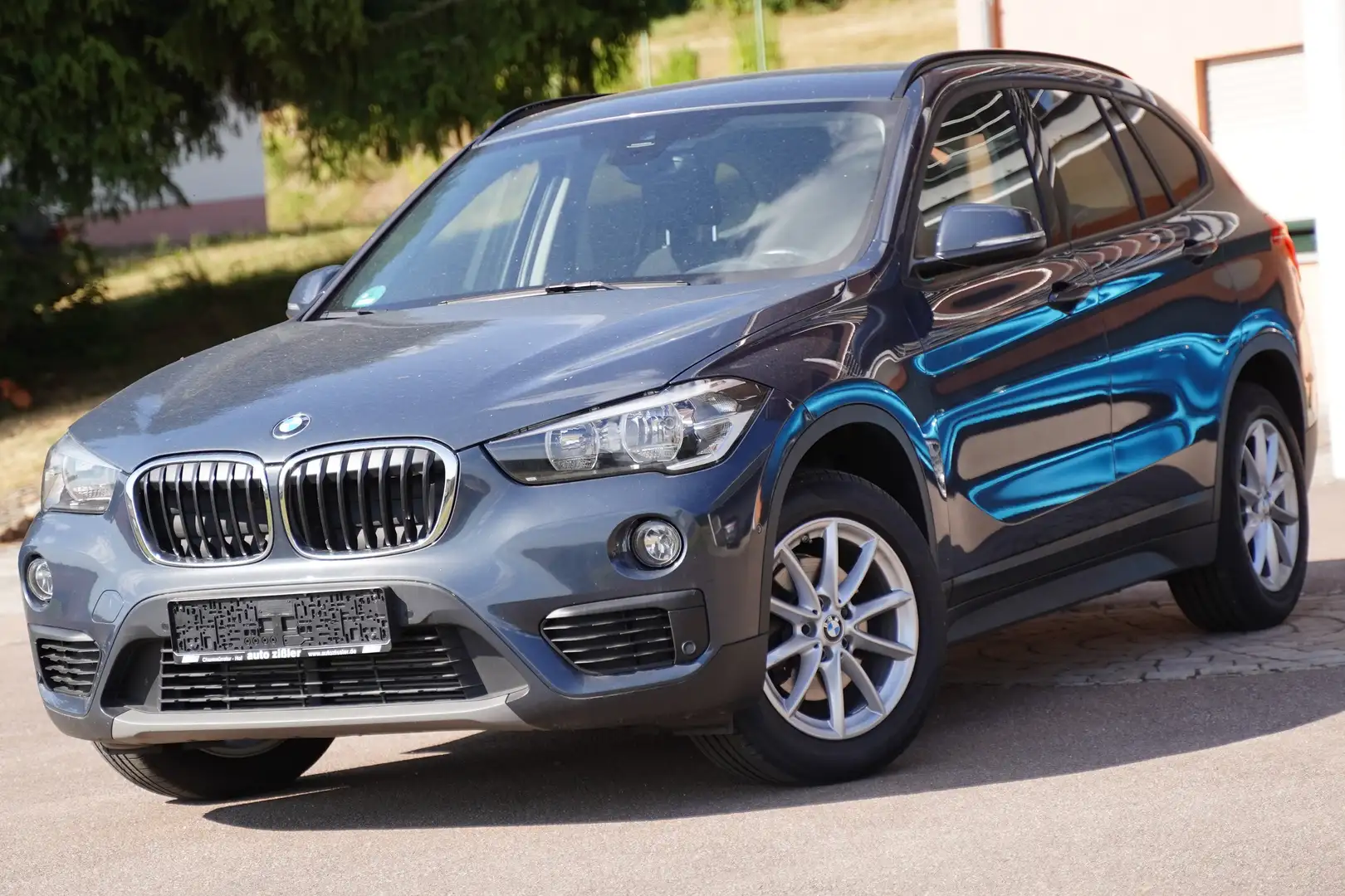 BMW X1 sDrive18d Aut. Navi  PDC SHZ Gris - 1