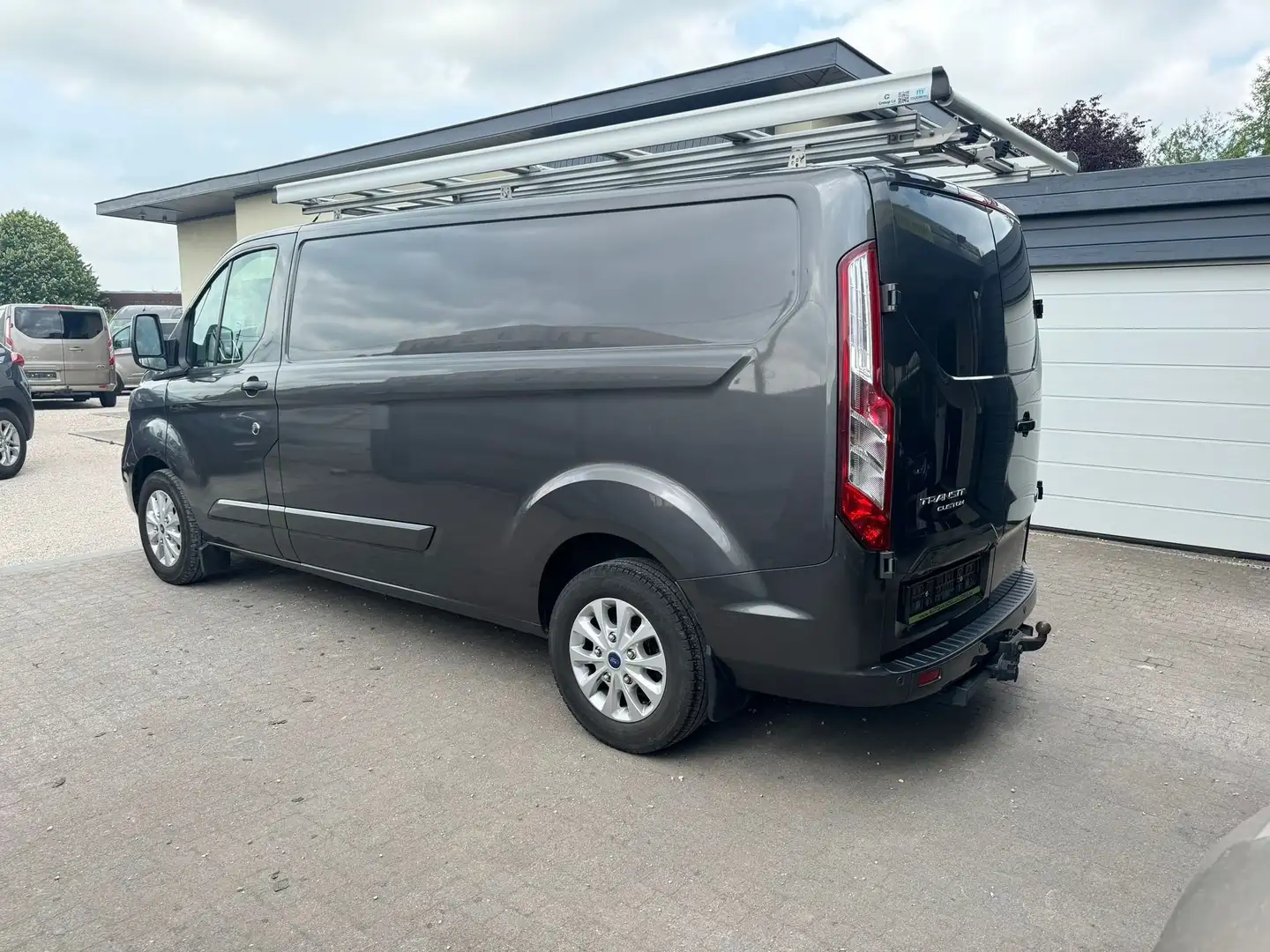 Ford Transit Custom LIMITED * L2 * 130PK * CAMERA * TH 2800KG * 23554+ Grijs - 2