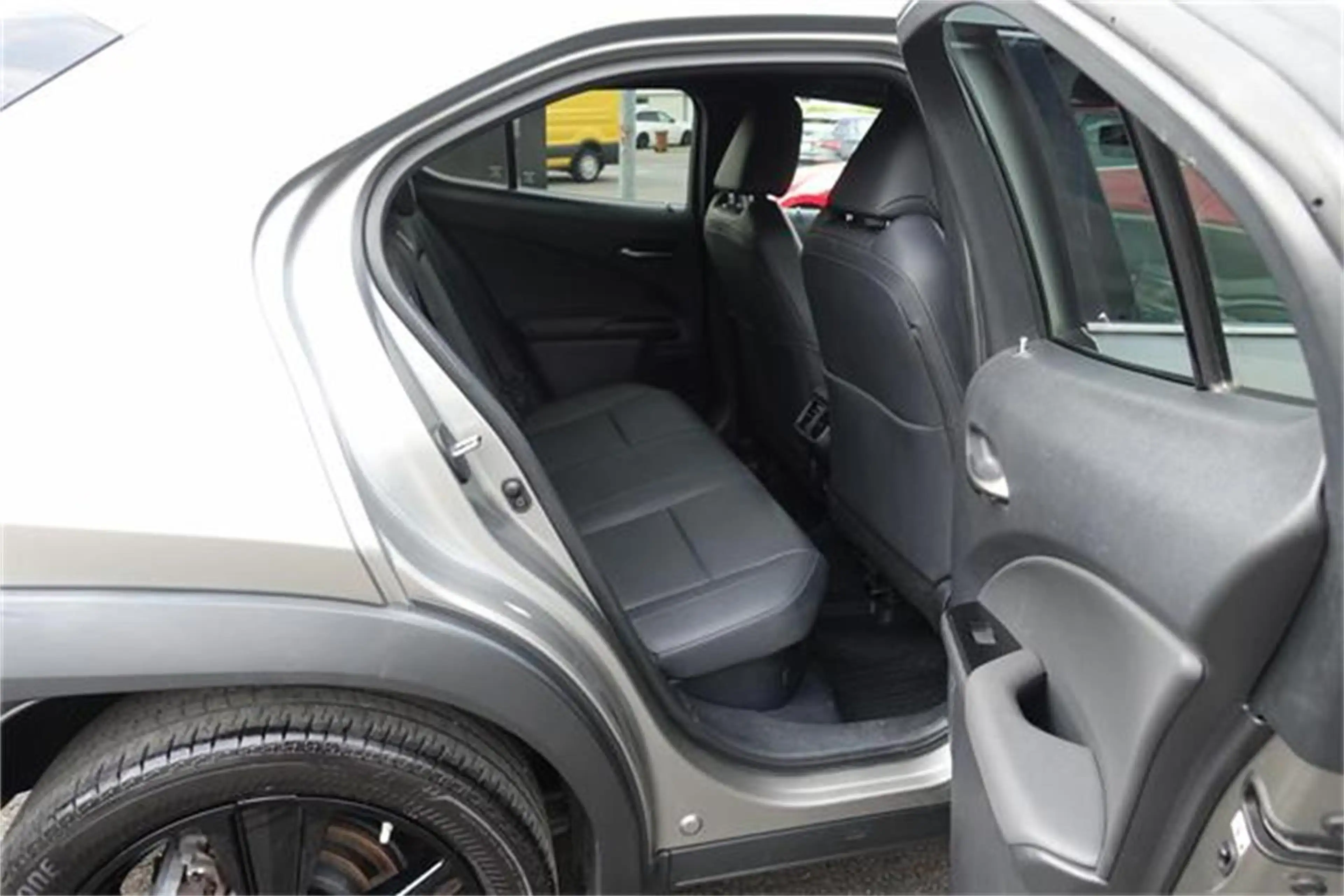 Lexus UX 250h Style+ Edition 1,4kWh Aut. — photo 10
