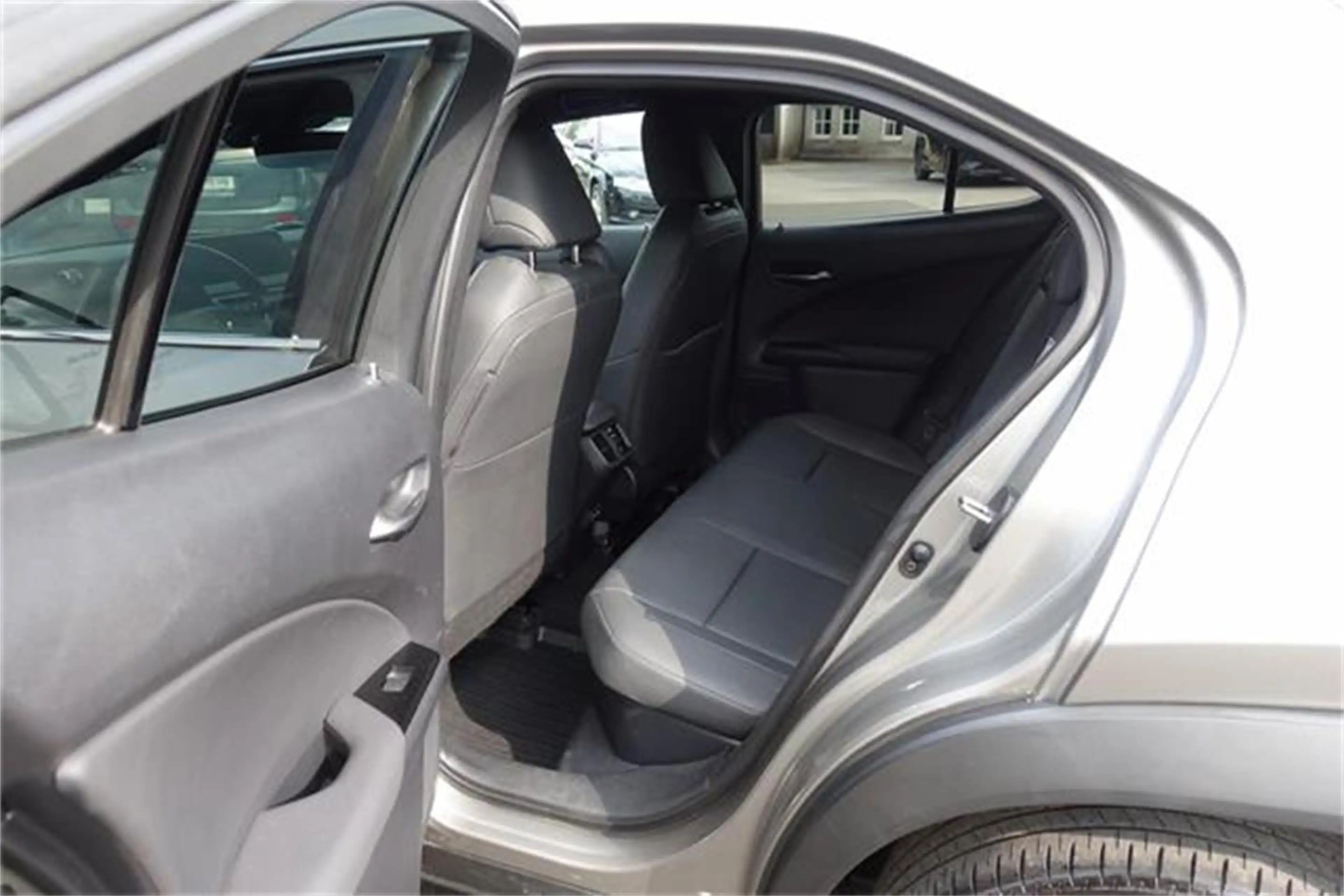 Lexus UX 250h Style+ Edition 1,4kWh Aut. — photo 8