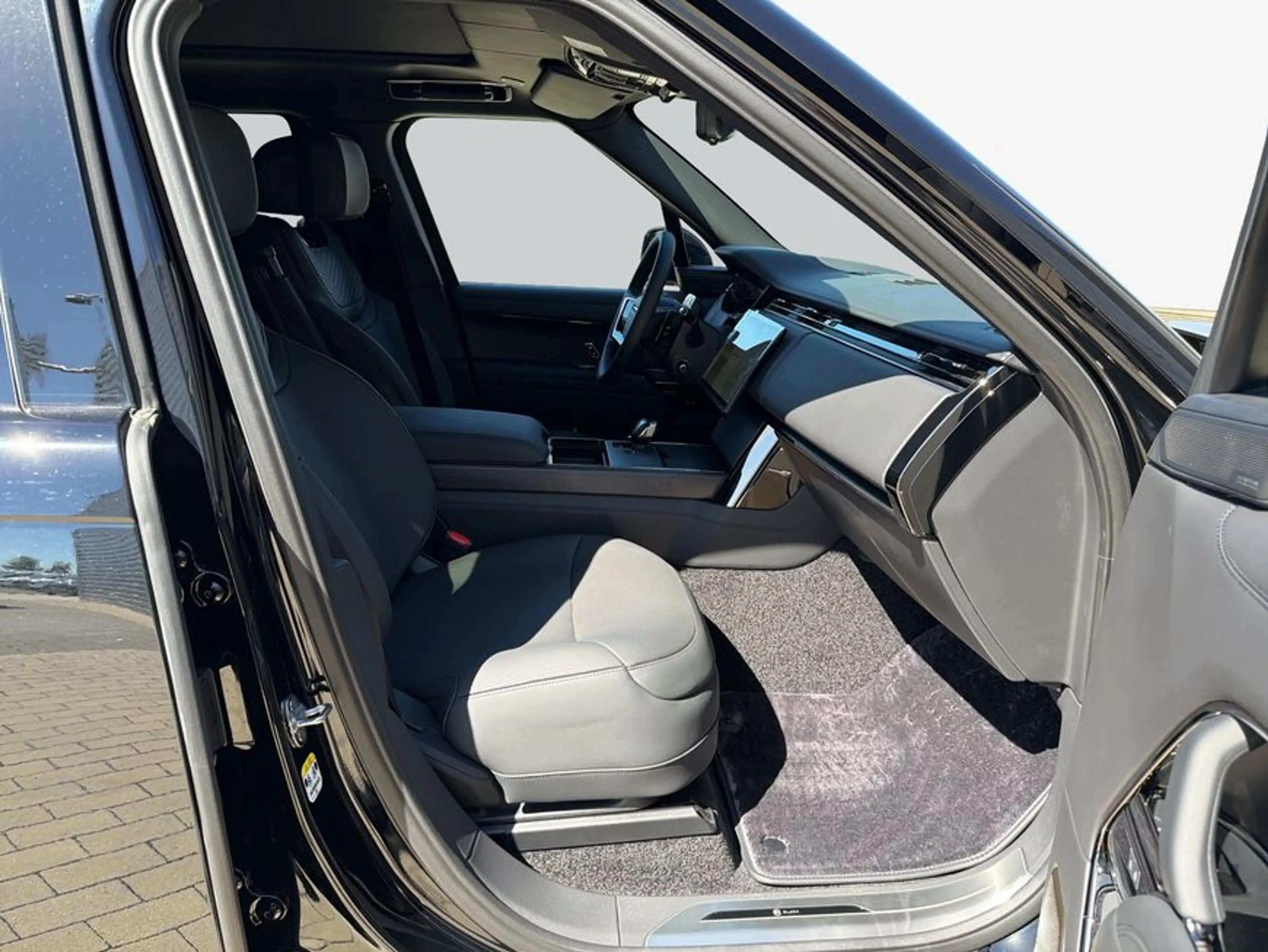 Land Rover Range Rover P615 SV Black 452 kW, 5-türig — photo 3