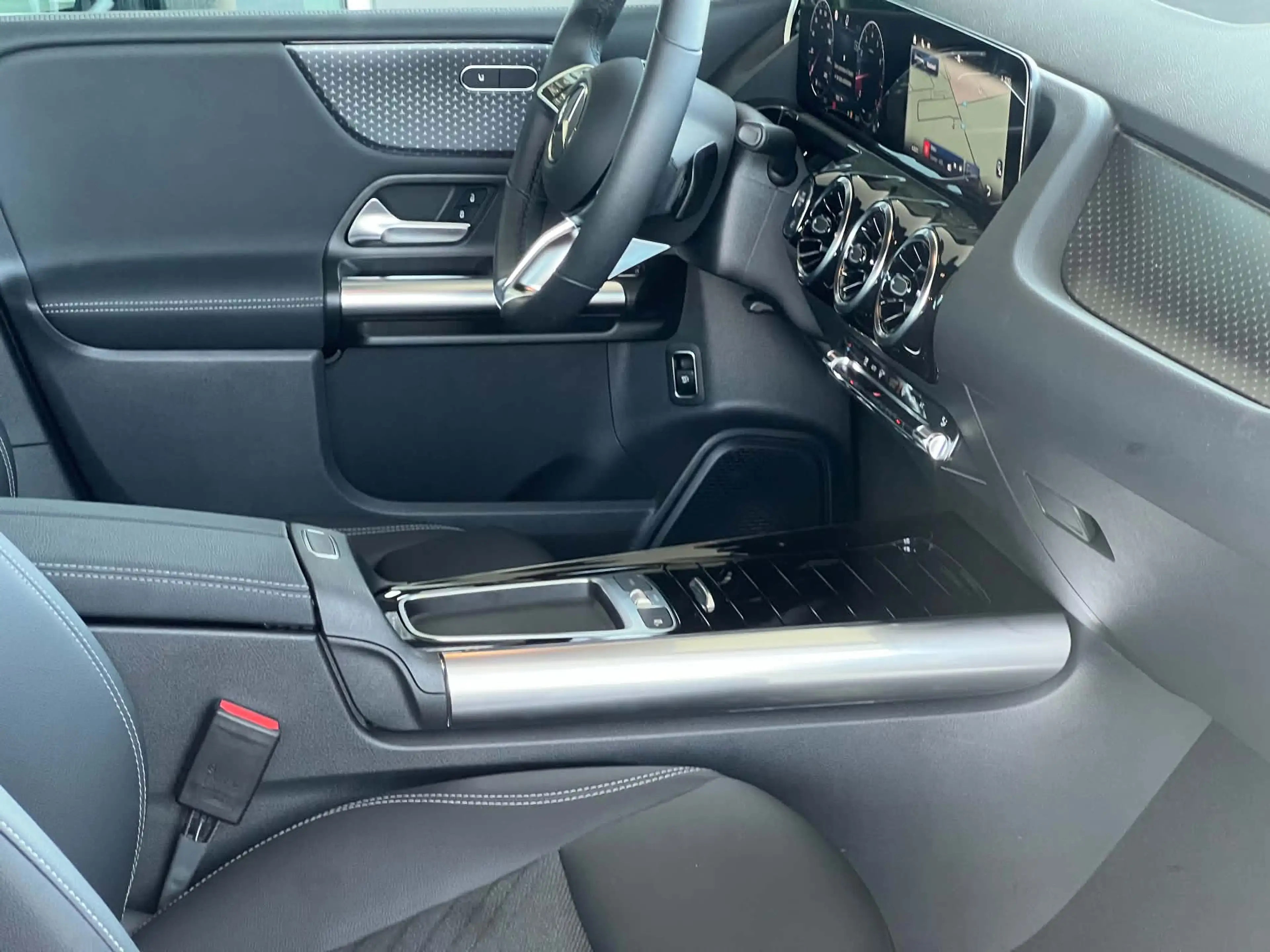 Mercedes-Benz B 200 progressive 2025 camera smartphone integratie 17"velg — photo 8
