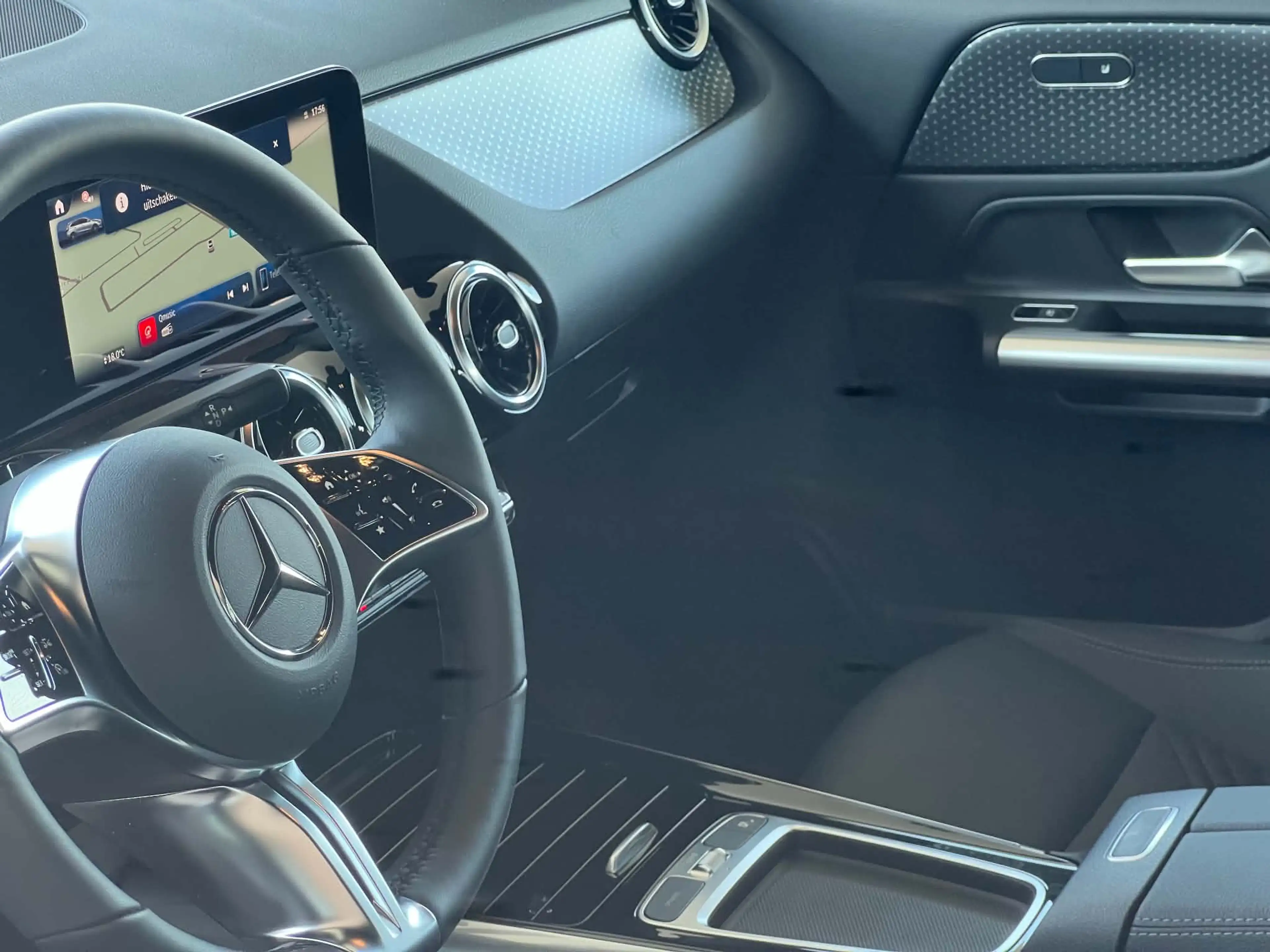 Mercedes-Benz B 200 progressive 2025 camera smartphone integratie 17"velg — photo 4