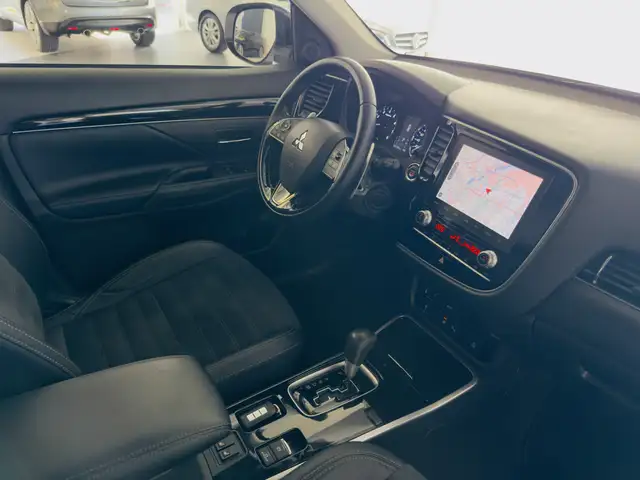 Mitsubishi Outlander view 10
