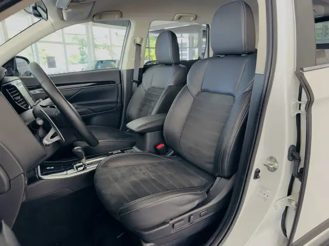 Mitsubishi Outlander view 13