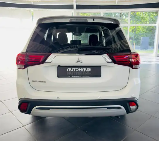 Mitsubishi Outlander view 5