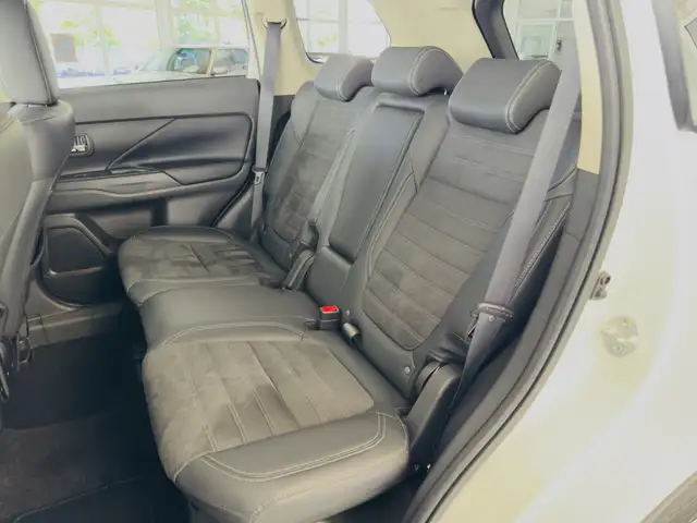 Mitsubishi Outlander view 14