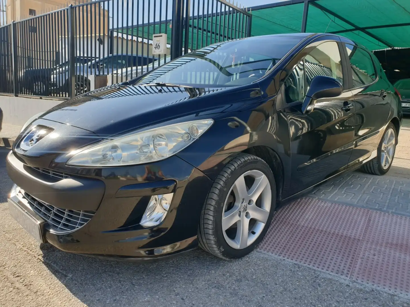 Peugeot 308 1.6HDI FAP Premium 6 vel. Noir - 1