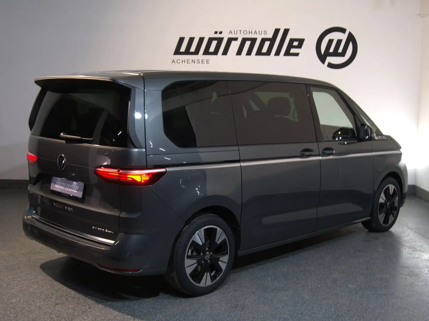 Volkswagen T7 Multivan VW T7 Multivan Style eHybrid 180 kW 4MOTION Grigio - 2