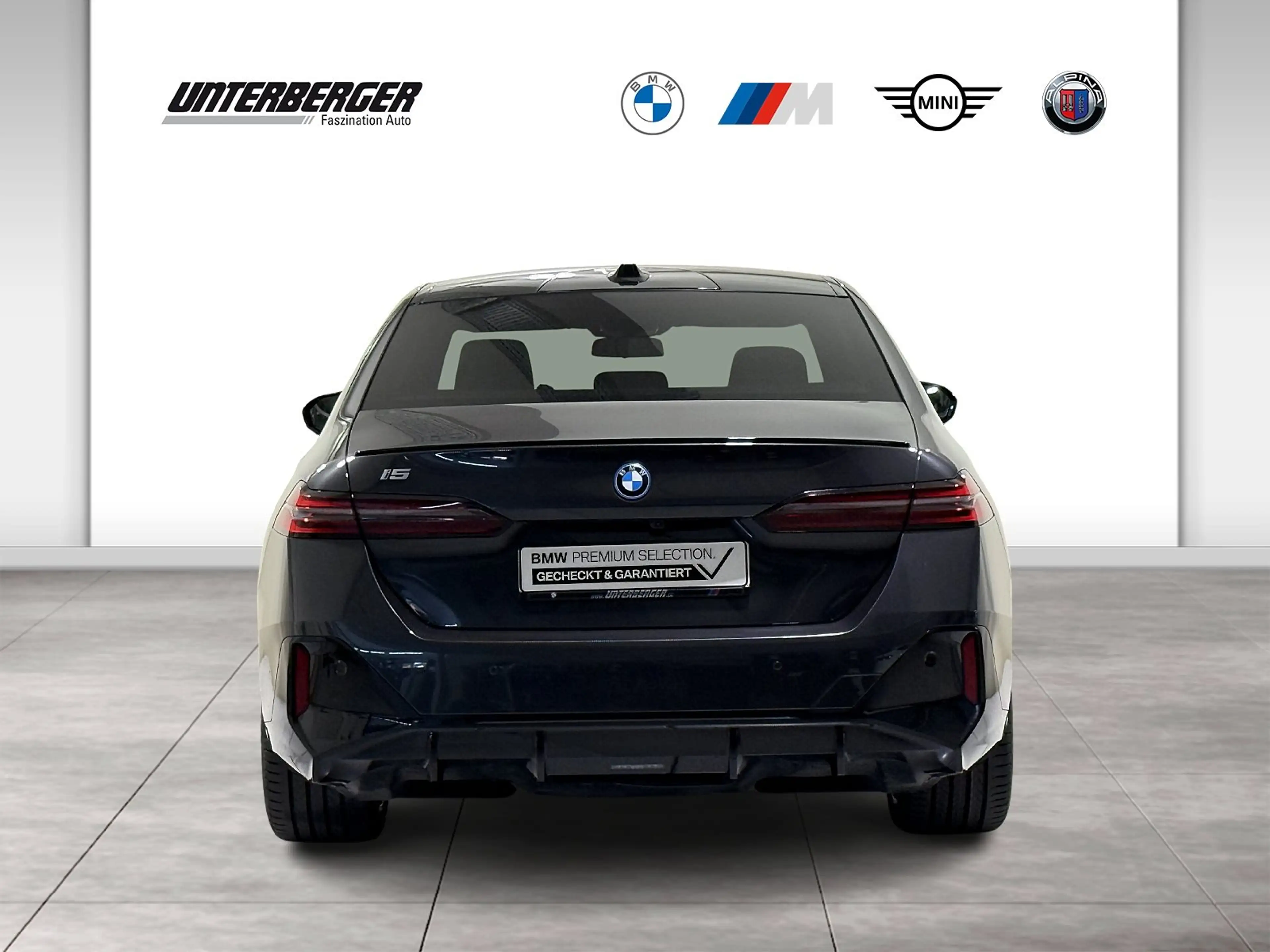 BMW i5 M60 xDrive Limousine Pro AHK B&W Pano ACC 360 — photo 5