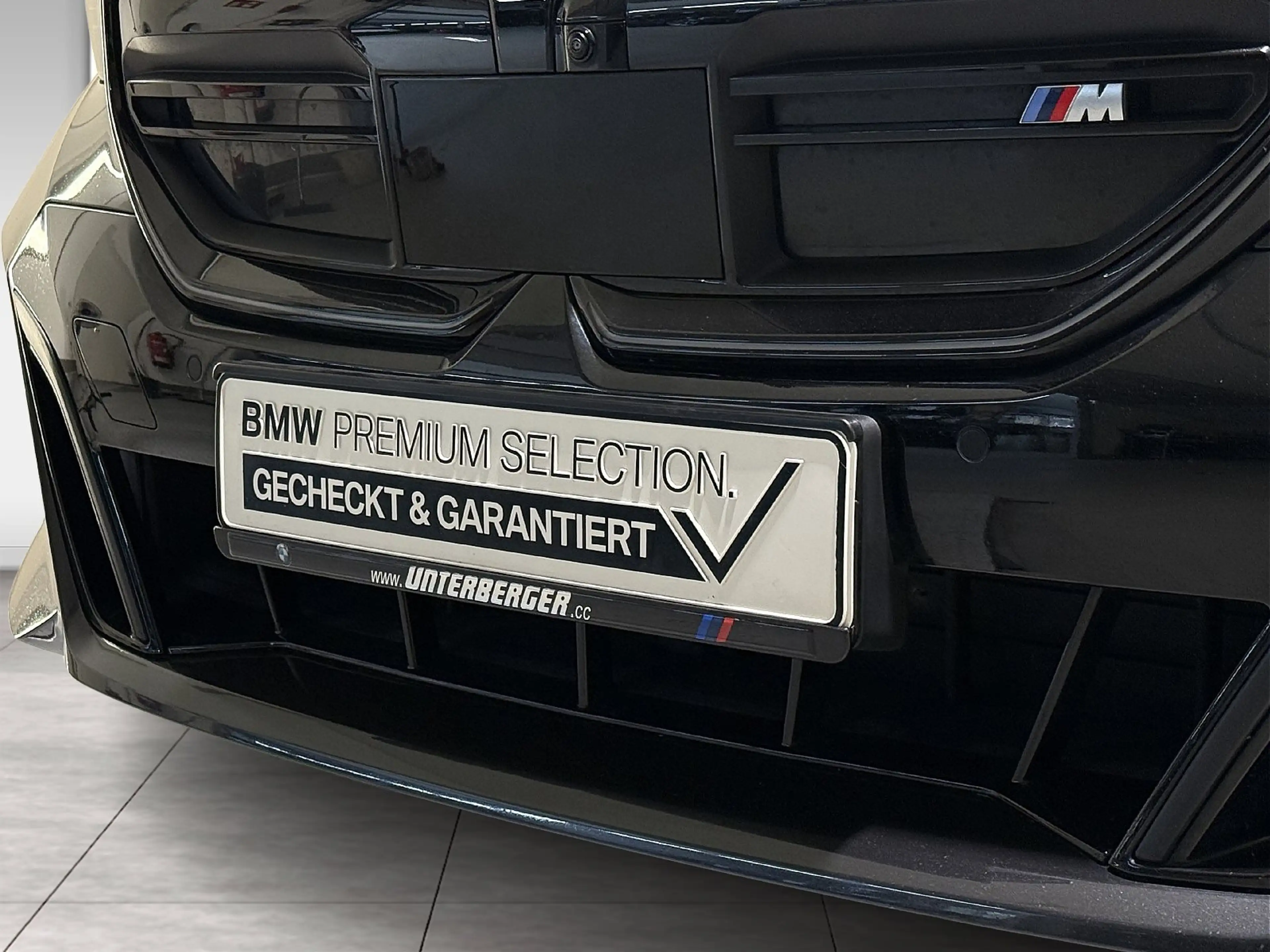 BMW i5 M60 xDrive Limousine Pro AHK B&W Pano ACC 360 — photo 6