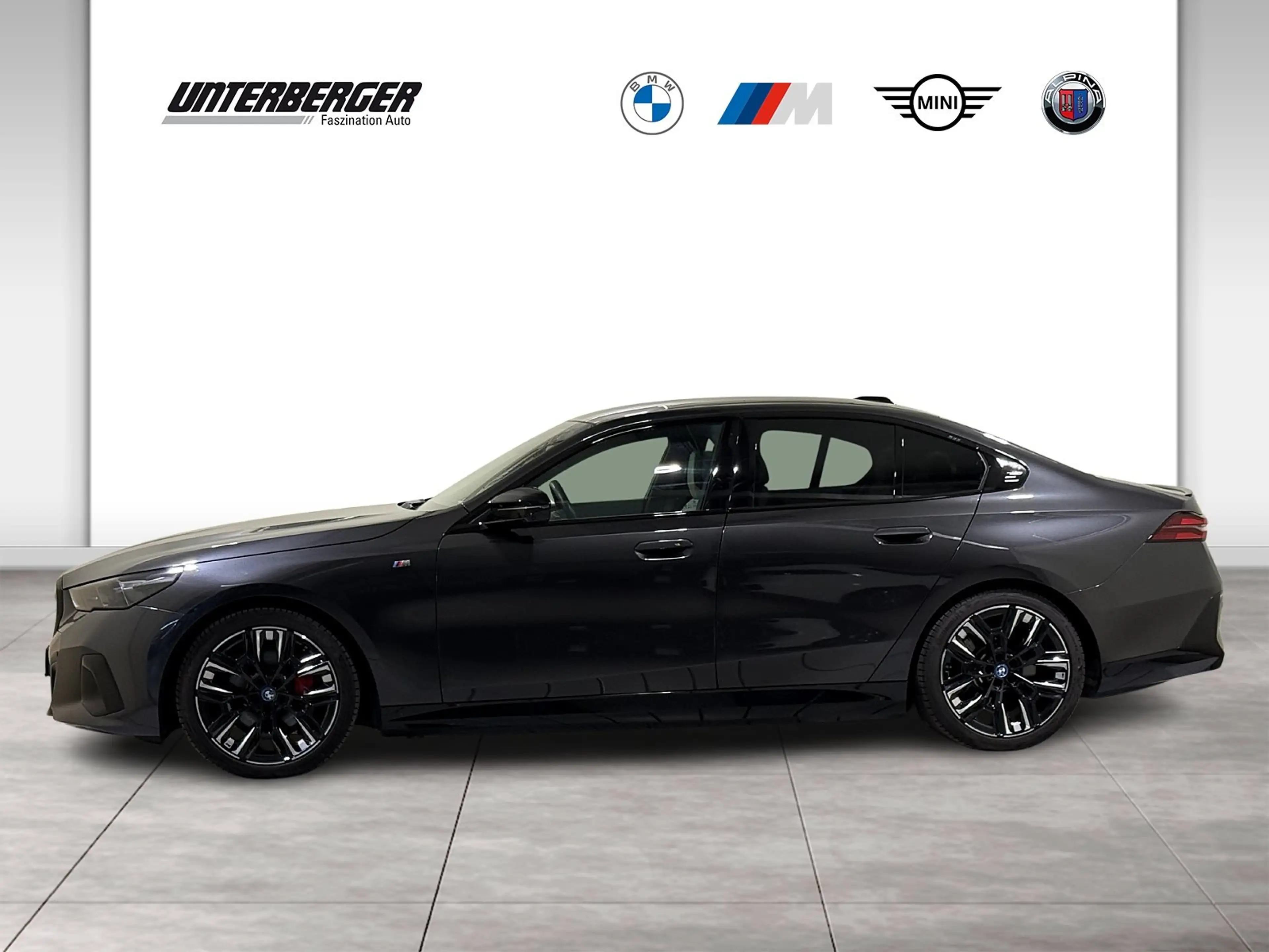 BMW i5 M60 xDrive Limousine Pro AHK B&W Pano ACC 360 — photo 2
