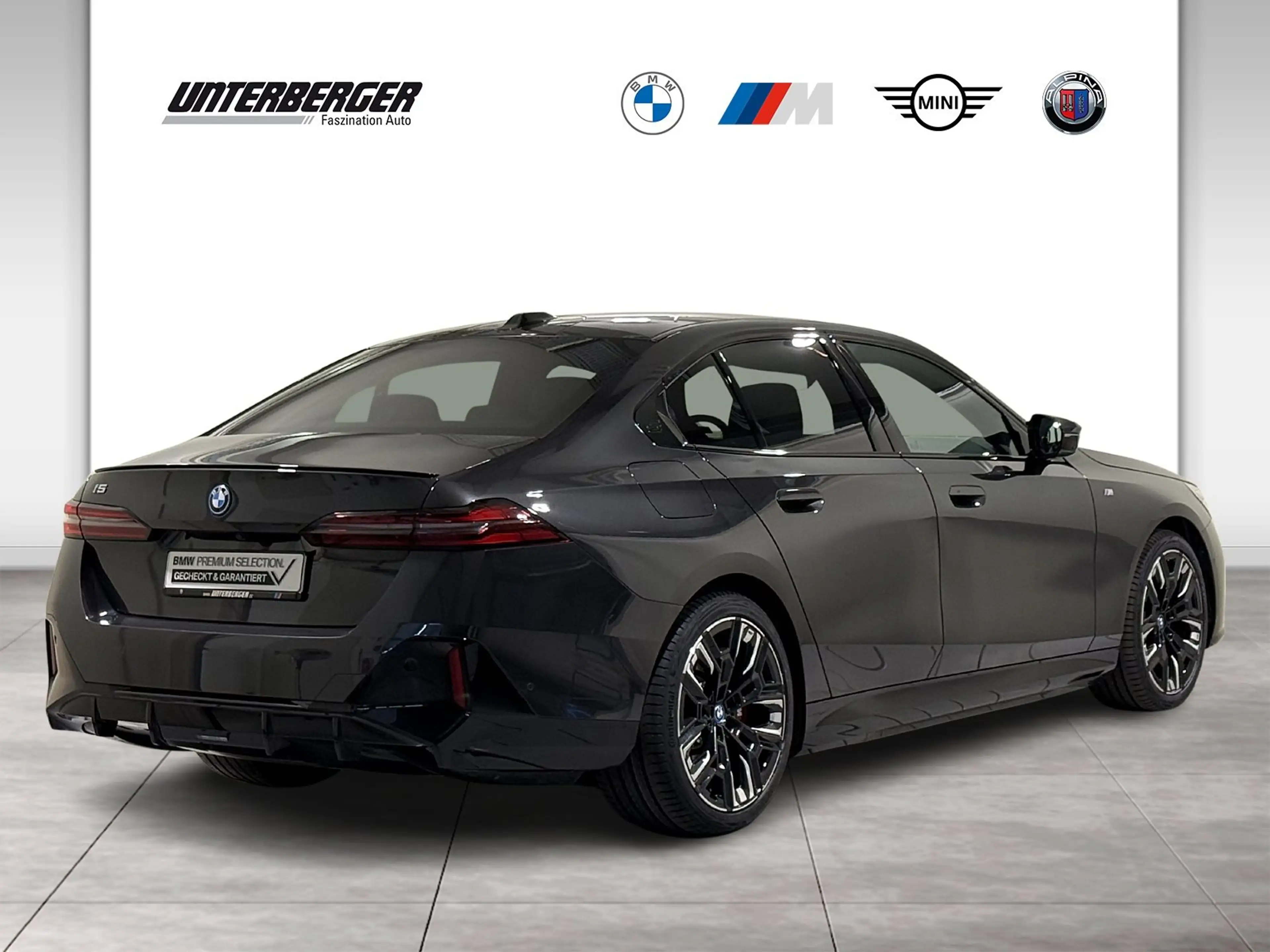 BMW i5 M60 xDrive Limousine Pro AHK B&W Pano ACC 360 — photo 3