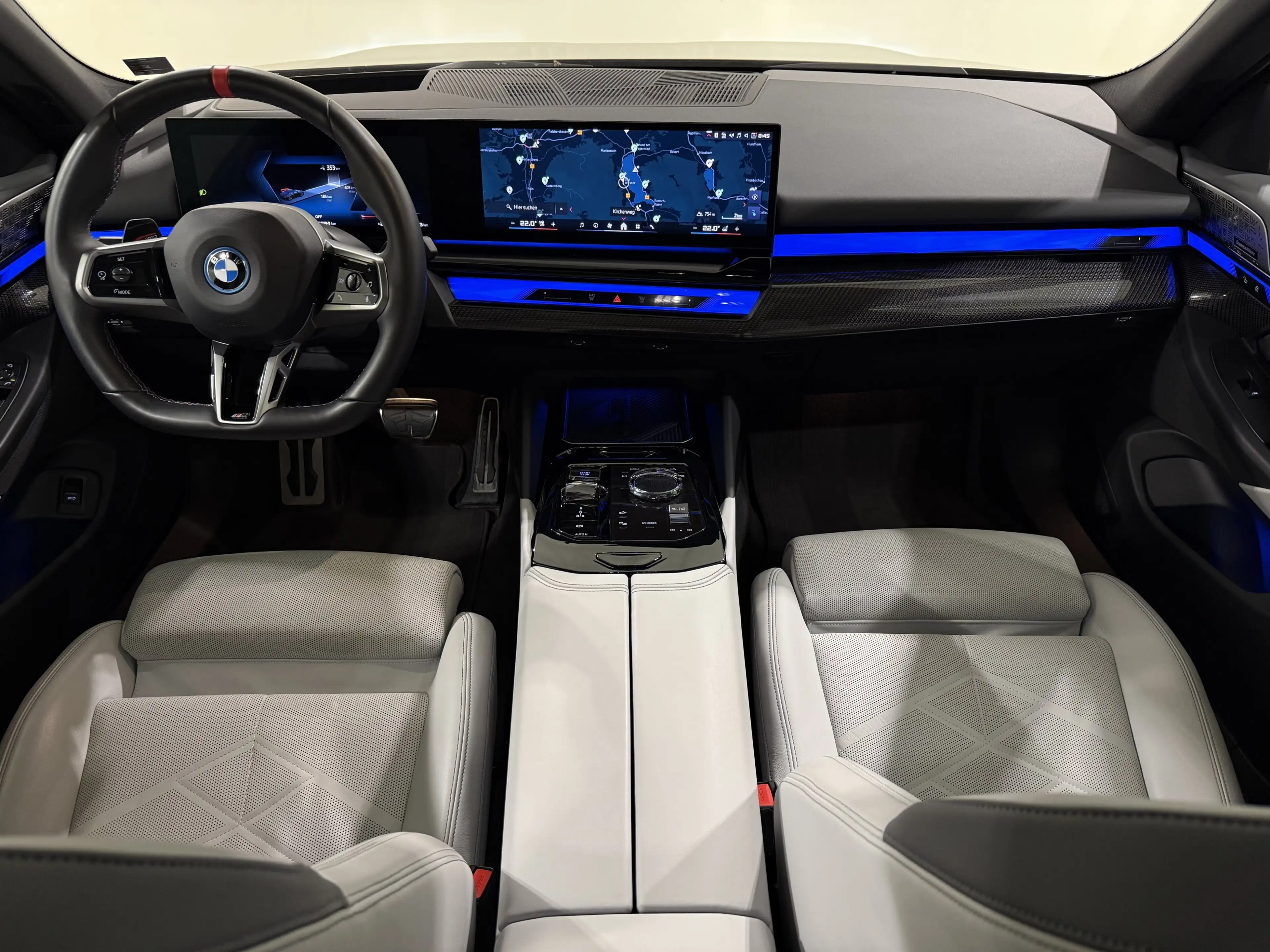 BMW i5 M60 xDrive Limousine Pro AHK B&W Pano ACC 360 — photo 11