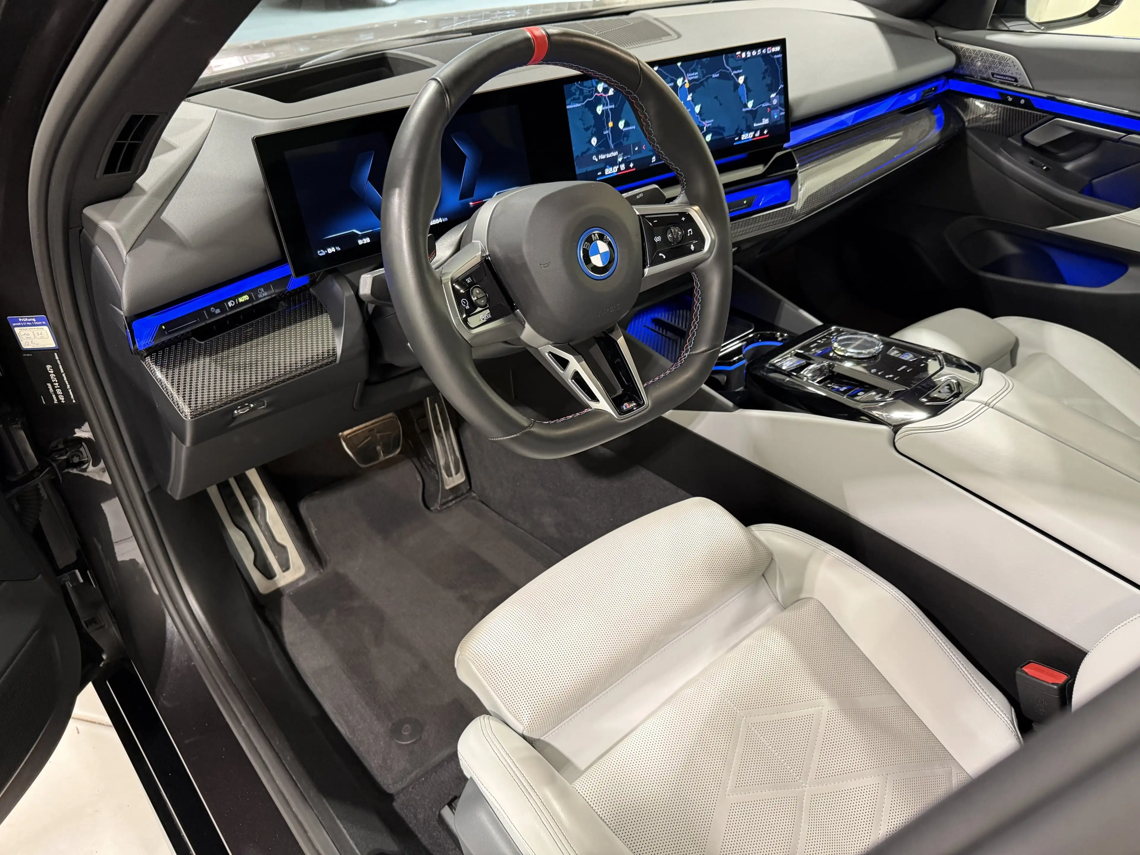 BMW i5 M60 xDrive Limousine Pro AHK B&W Pano ACC 360 — photo 9