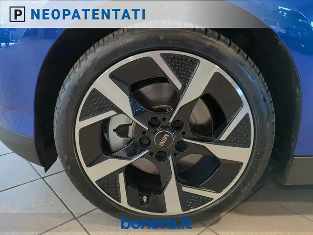 MINI Hatch view 8