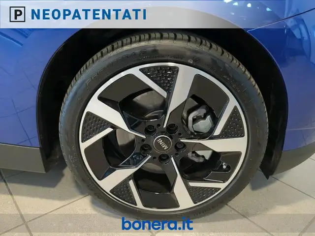 MINI Hatch view 6