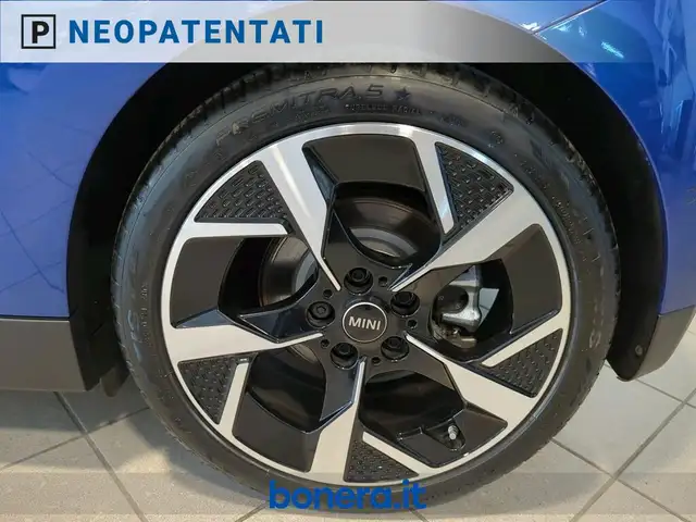 MINI Hatch view 7