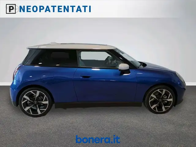 MINI Hatch view 3