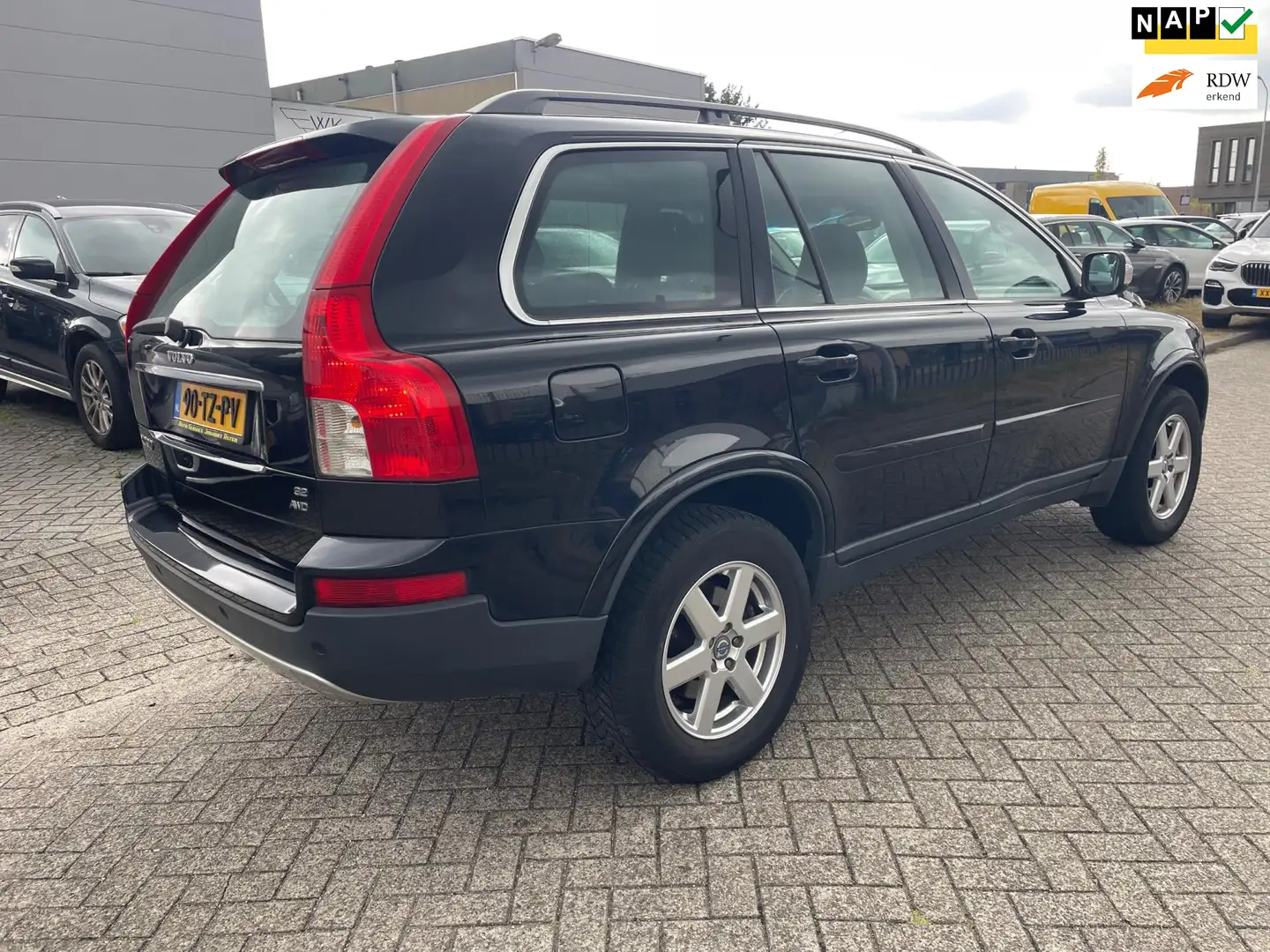 Volvo XC90 3.2 Momentum 7p Garantie eerste eigenaar Schwarz - 1