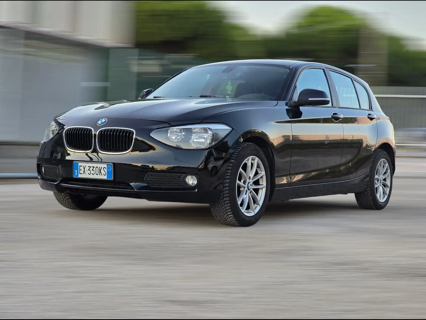 BMW 116 Serie 1 F/20-21 2011 116d 5p Joy Zwart - 1