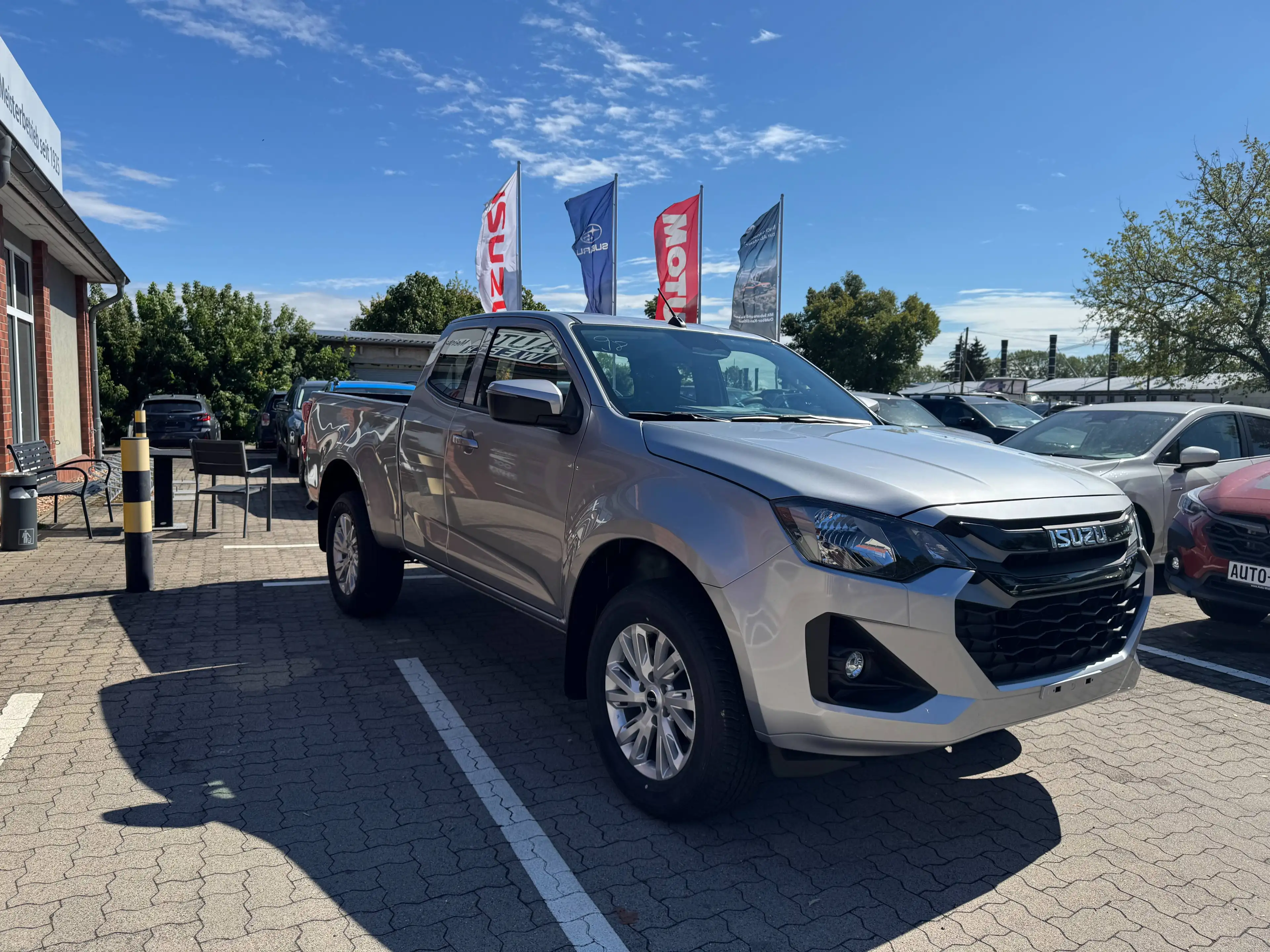 Isuzu D-Max Extended CAB 4WD LS — photo 2