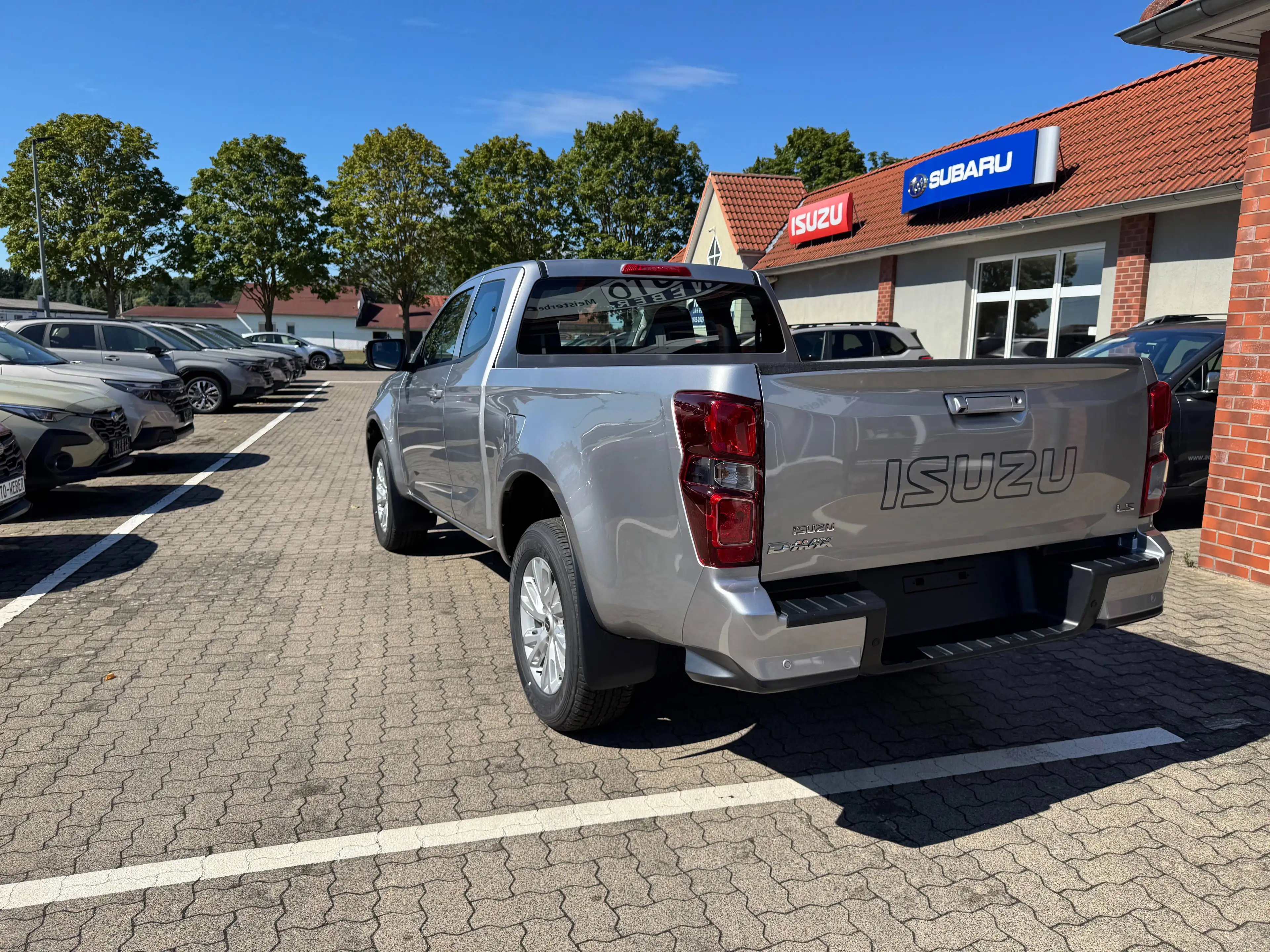 Isuzu D-Max Extended CAB 4WD LS — photo 4