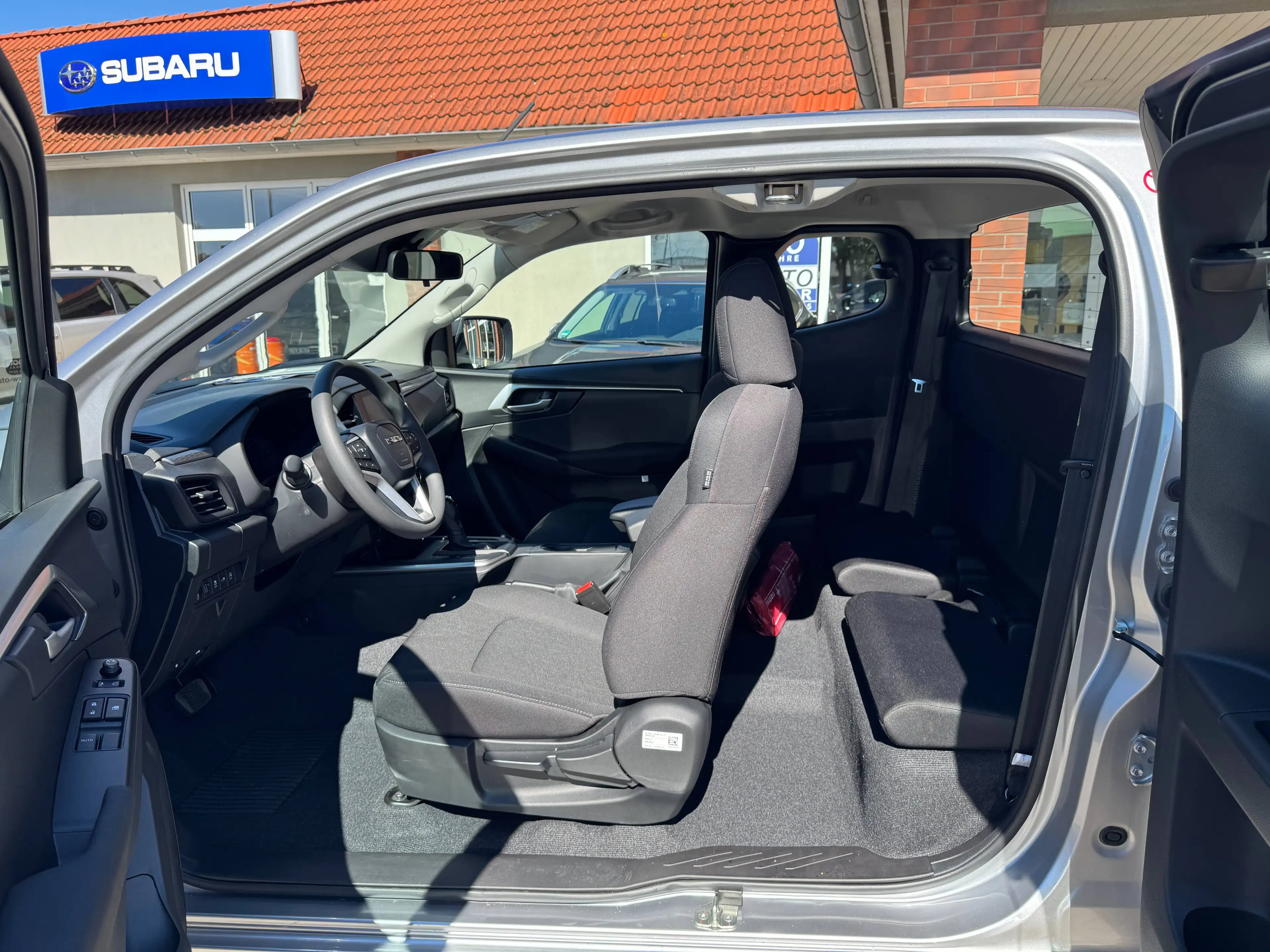 Isuzu D-Max Extended CAB 4WD LS — photo 6