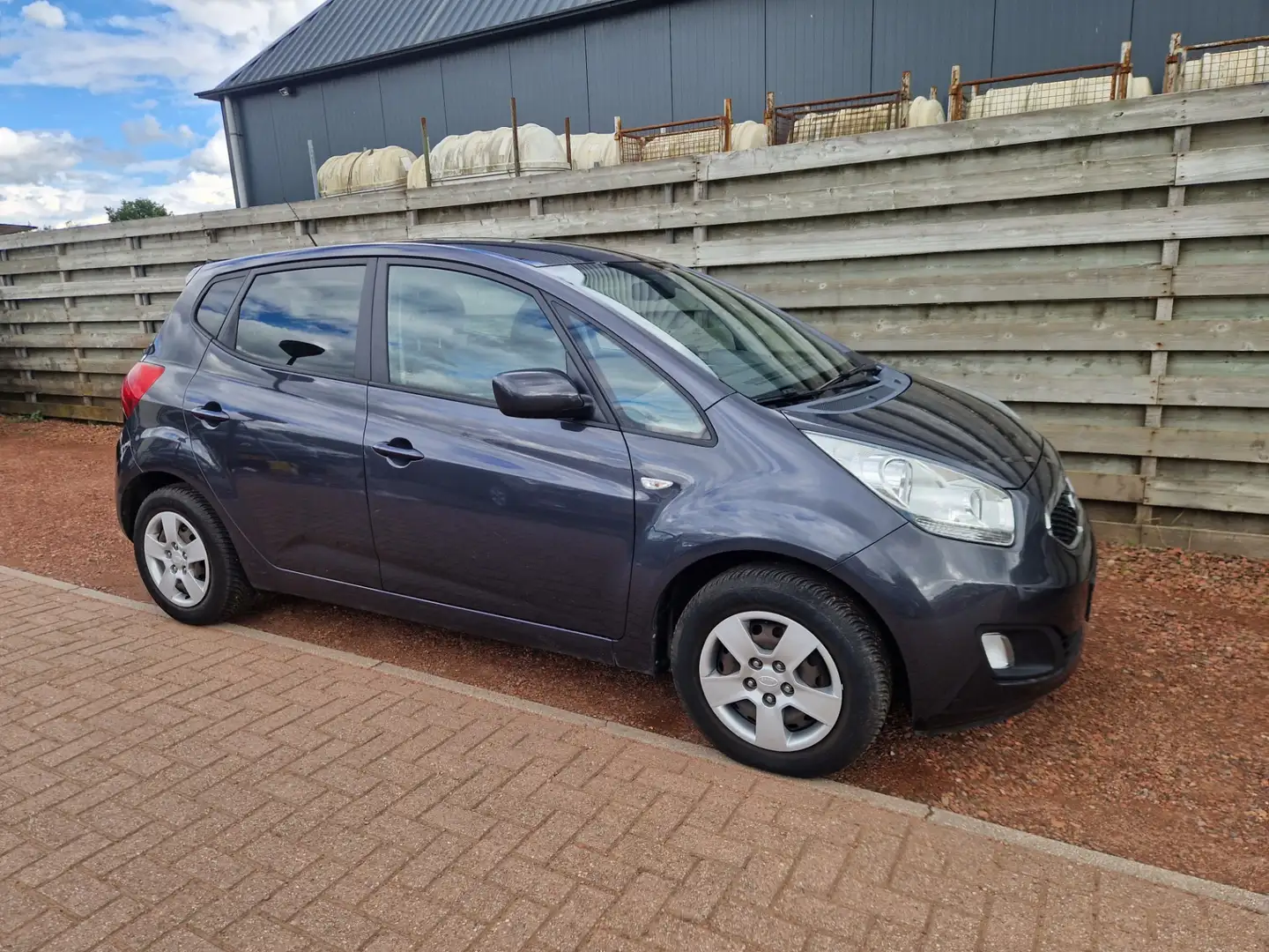 Kia Venga 1.4 CVVT Plus Pack Navigatie, Camera, Airco Gris - 1