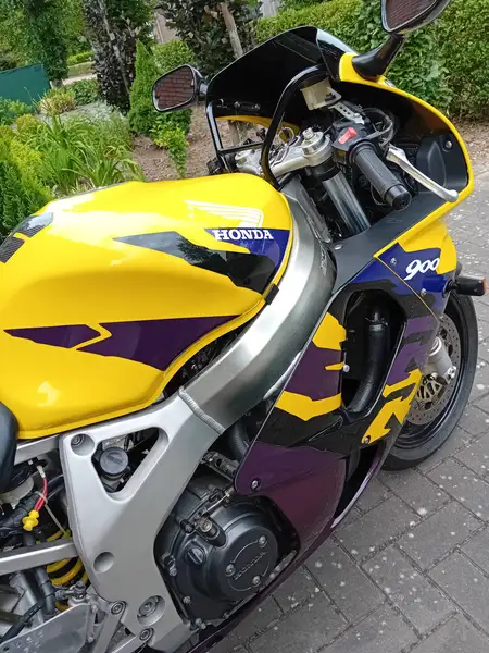 Honda CBR 900 RR - foto 8