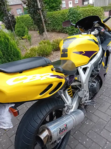 Honda CBR 900 RR - foto 7