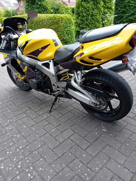 Honda CBR 900 RR - foto 2