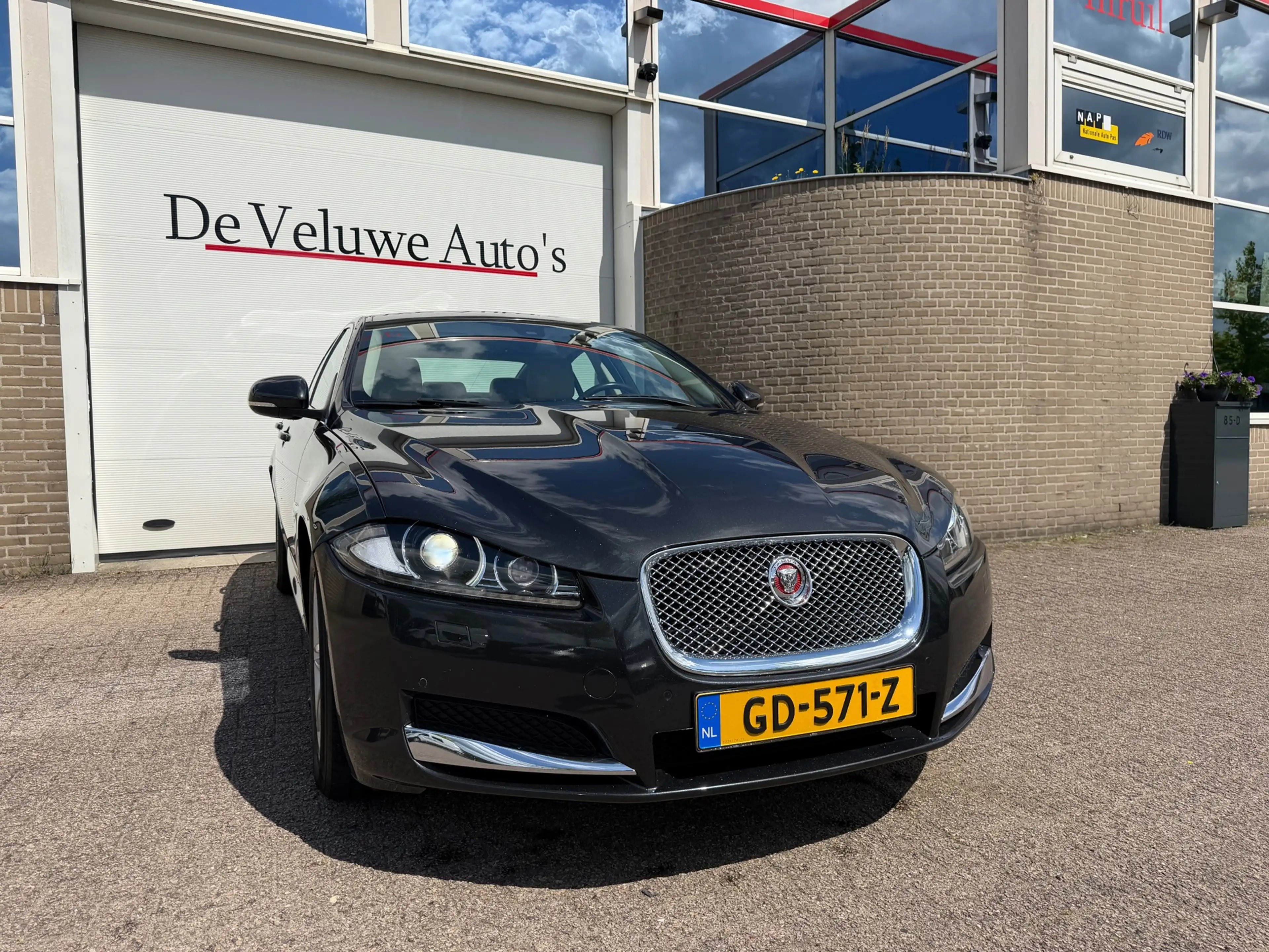 Jaguar XF 2.2D |Camera|Trekhaak|Keyless|Climate|Navigatie|BT — photo 4