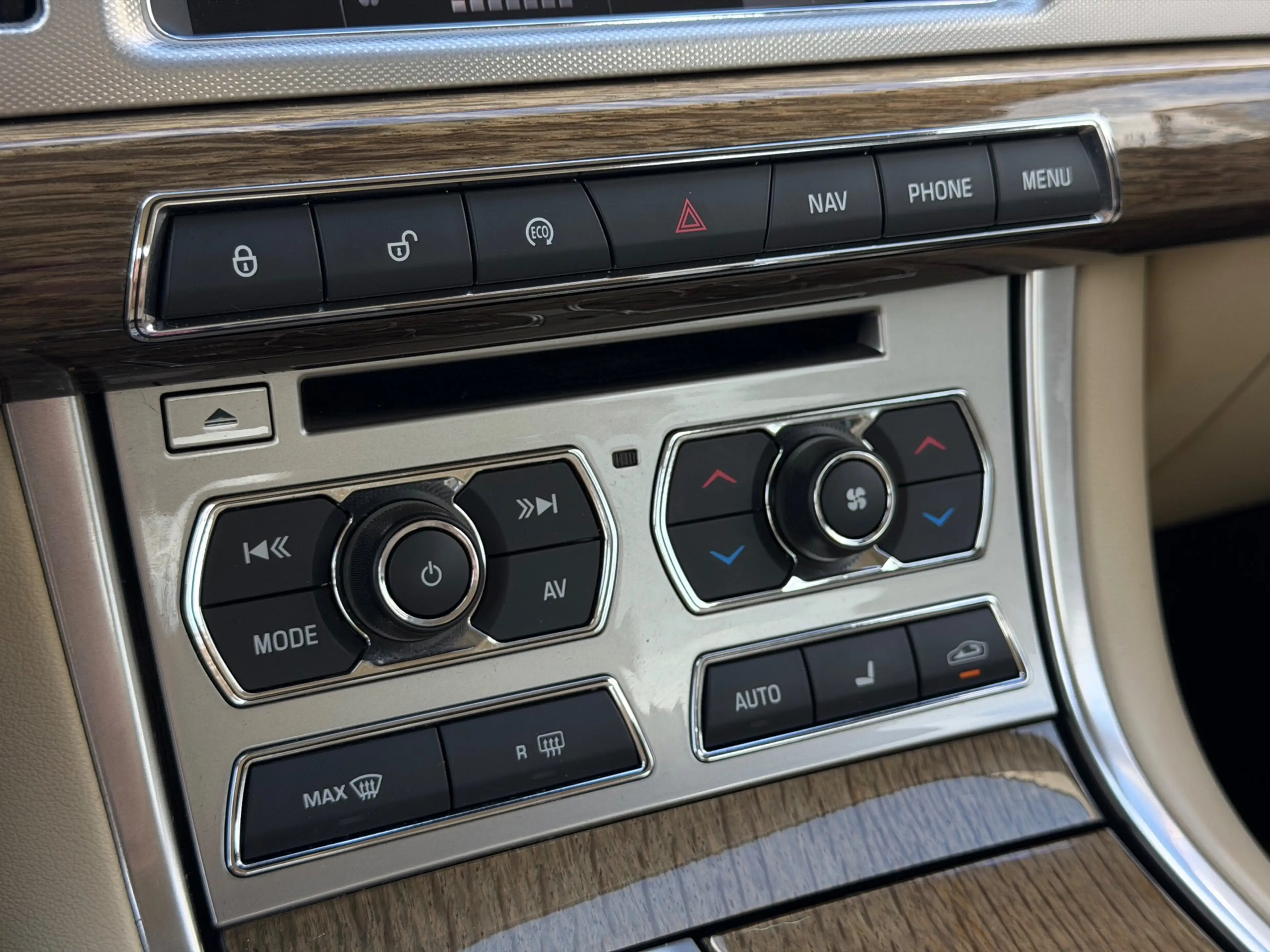 Jaguar XF 2.2D |Camera|Trekhaak|Keyless|Climate|Navigatie|BT — photo 48