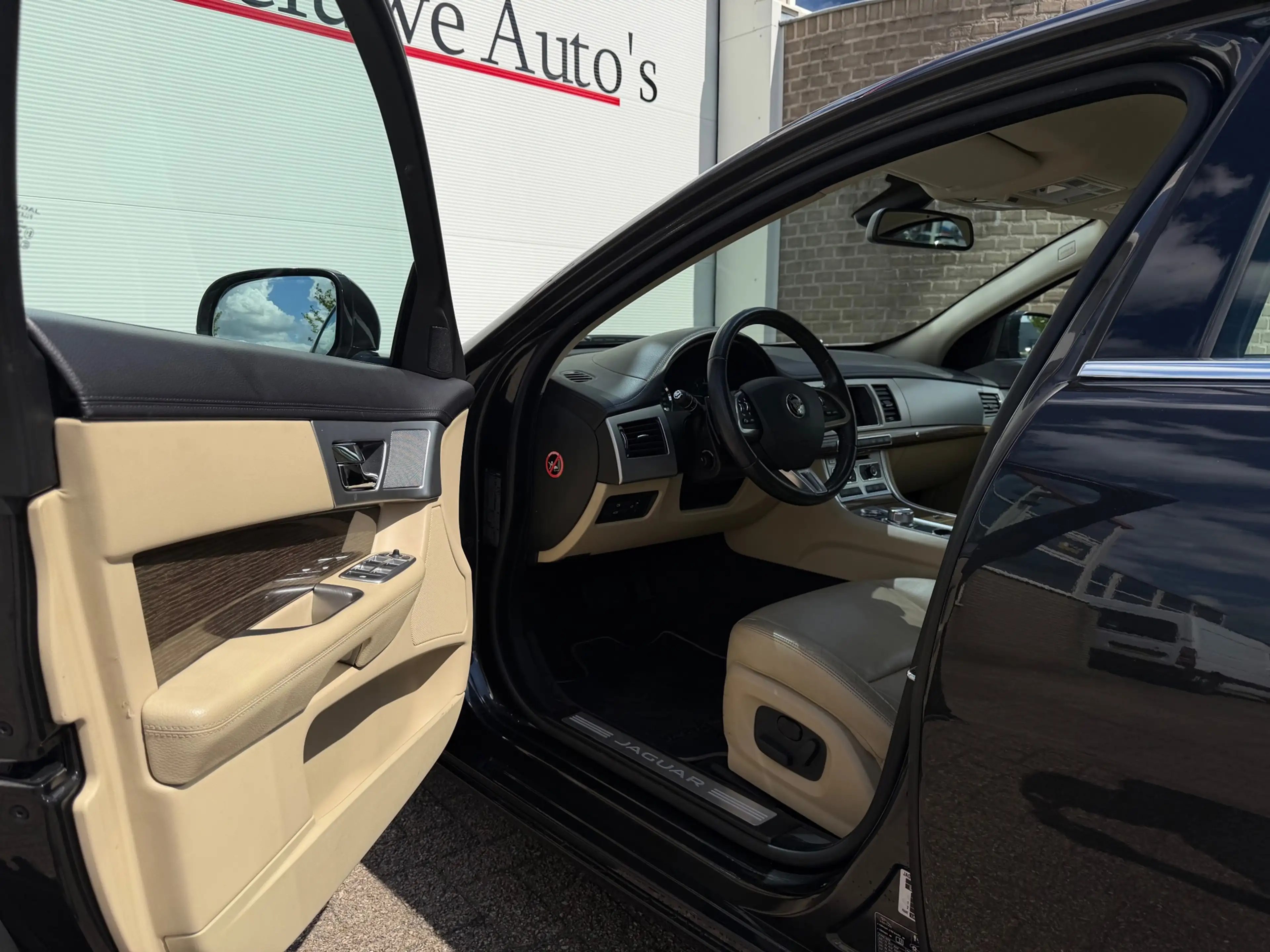 Jaguar XF 2.2D |Camera|Trekhaak|Keyless|Climate|Navigatie|BT — photo 28