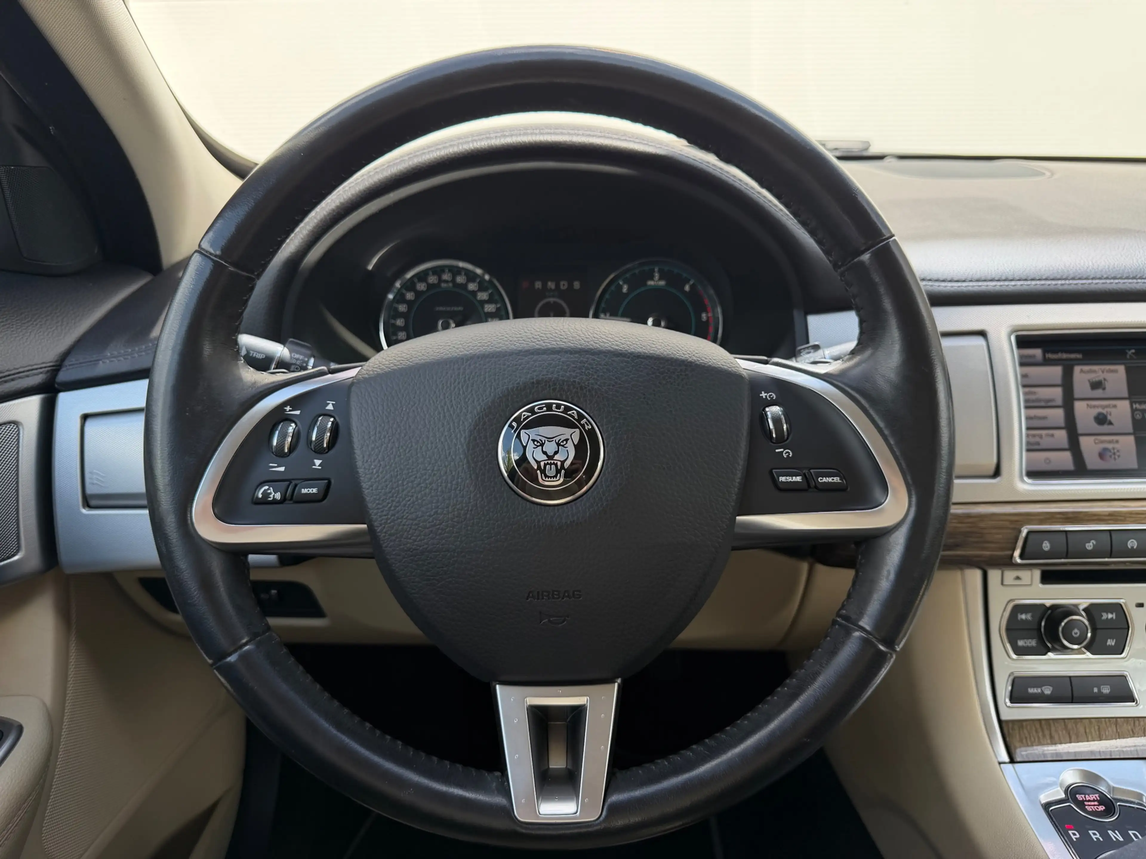 Jaguar XF 2.2D |Camera|Trekhaak|Keyless|Climate|Navigatie|BT — photo 34