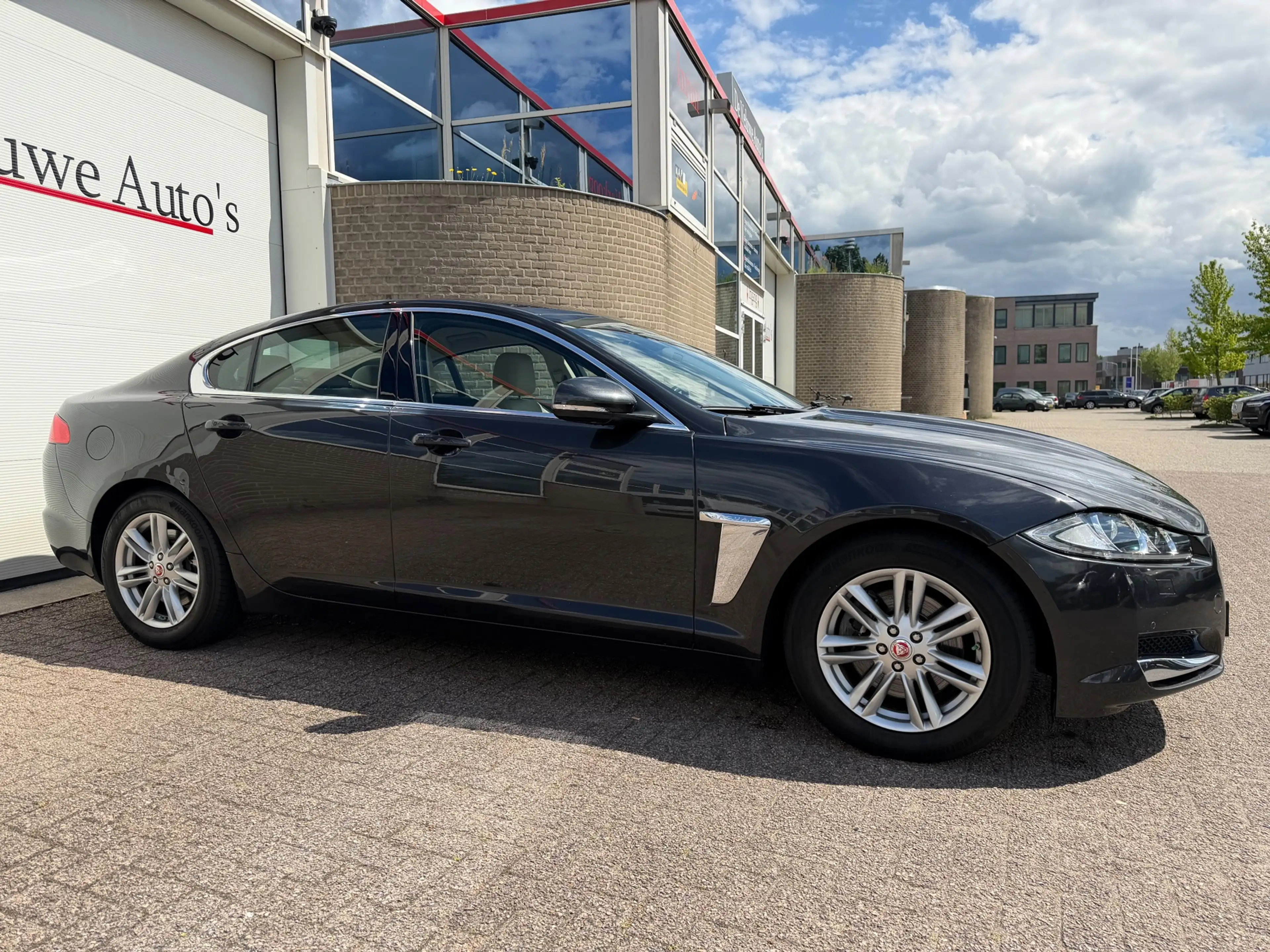 Jaguar XF 2.2D |Camera|Trekhaak|Keyless|Climate|Navigatie|BT — photo 22
