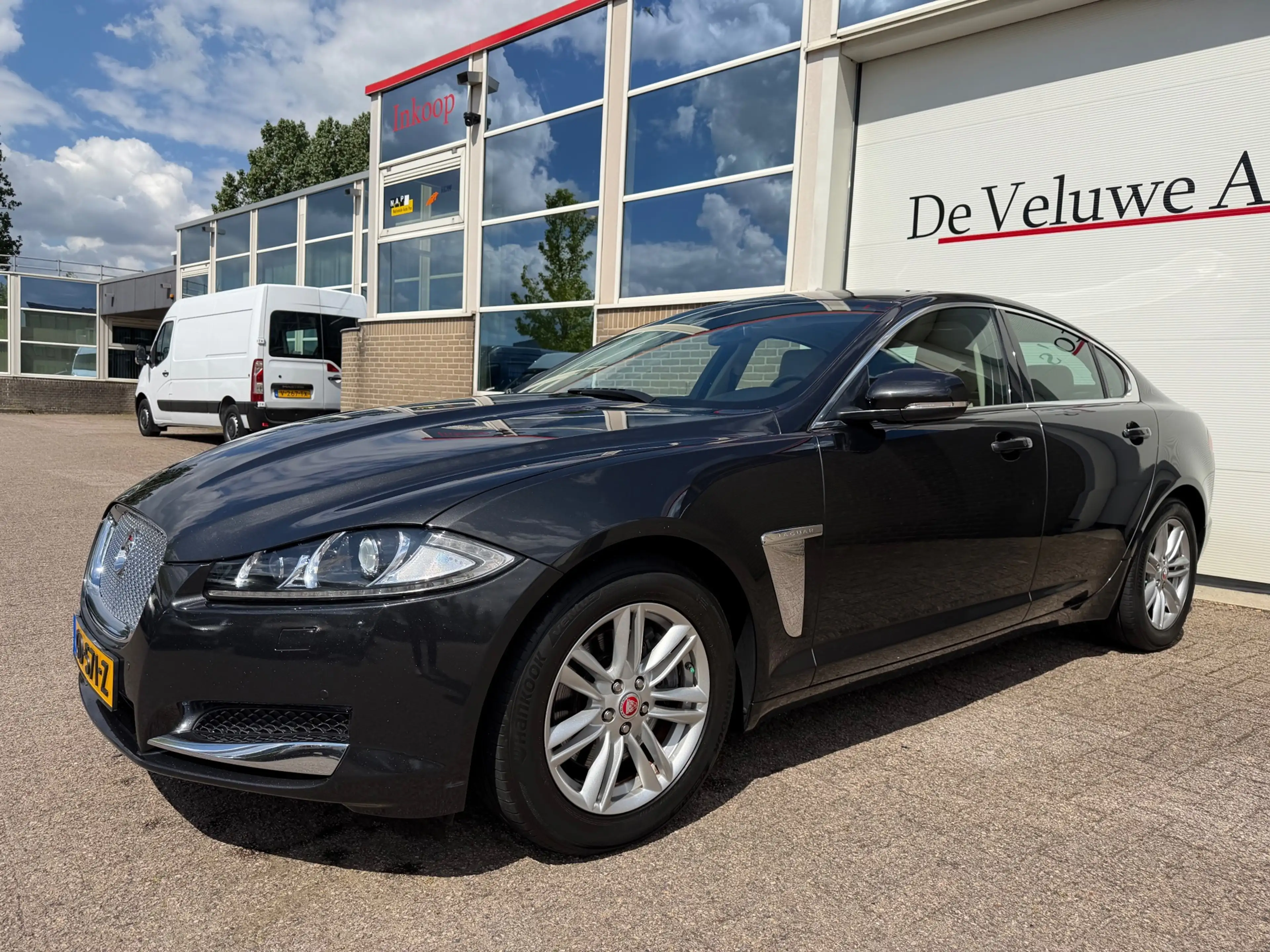Jaguar XF 2.2D |Camera|Trekhaak|Keyless|Climate|Navigatie|BT — photo 8