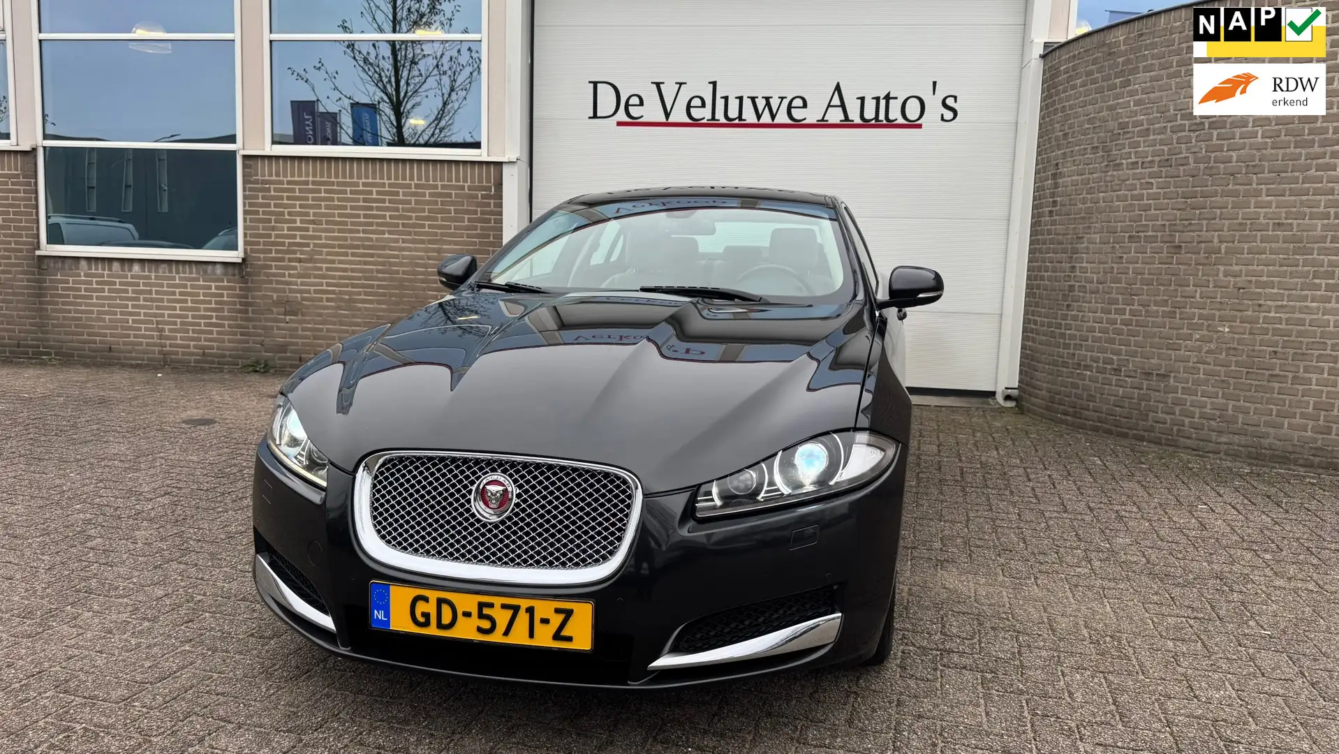 Jaguar XF 2.2D |Camera|Trekhaak|Keyless|Climate|Navigatie|BT Gris - 1